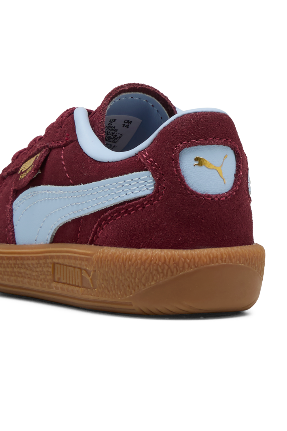 תמונת פנים של נעלי סניקרס