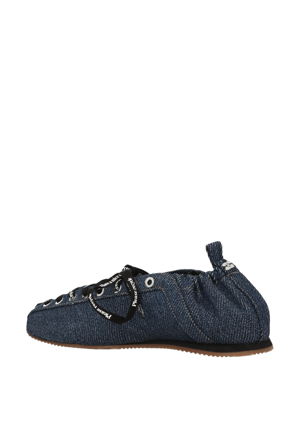 תמונה אחורית של נעלי בובה