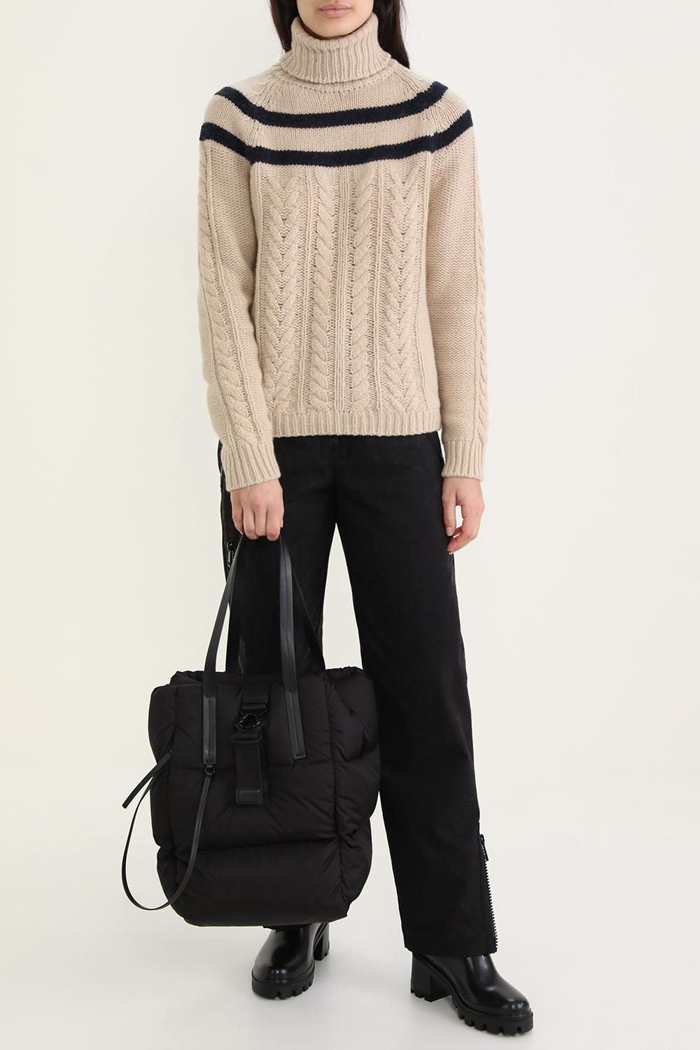 תמונת דוגמן קידמית של תיק נשיאה פוך קסנדר בגודל גדול