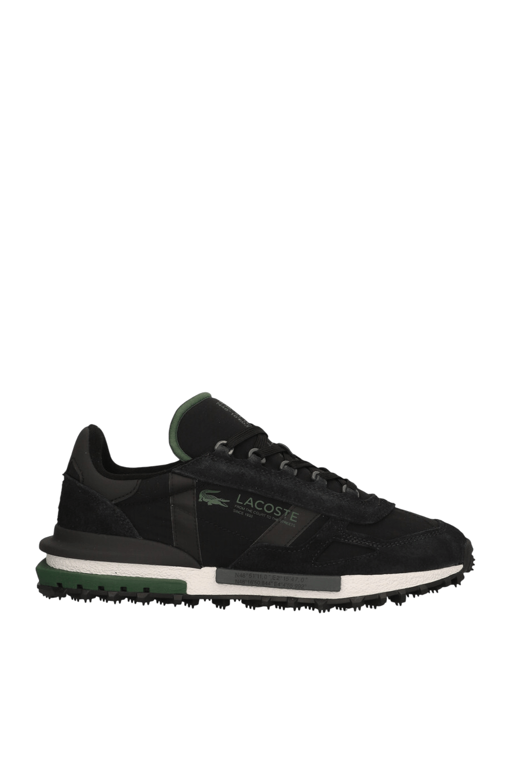 תמונה קידמית של נעלי סניקרס