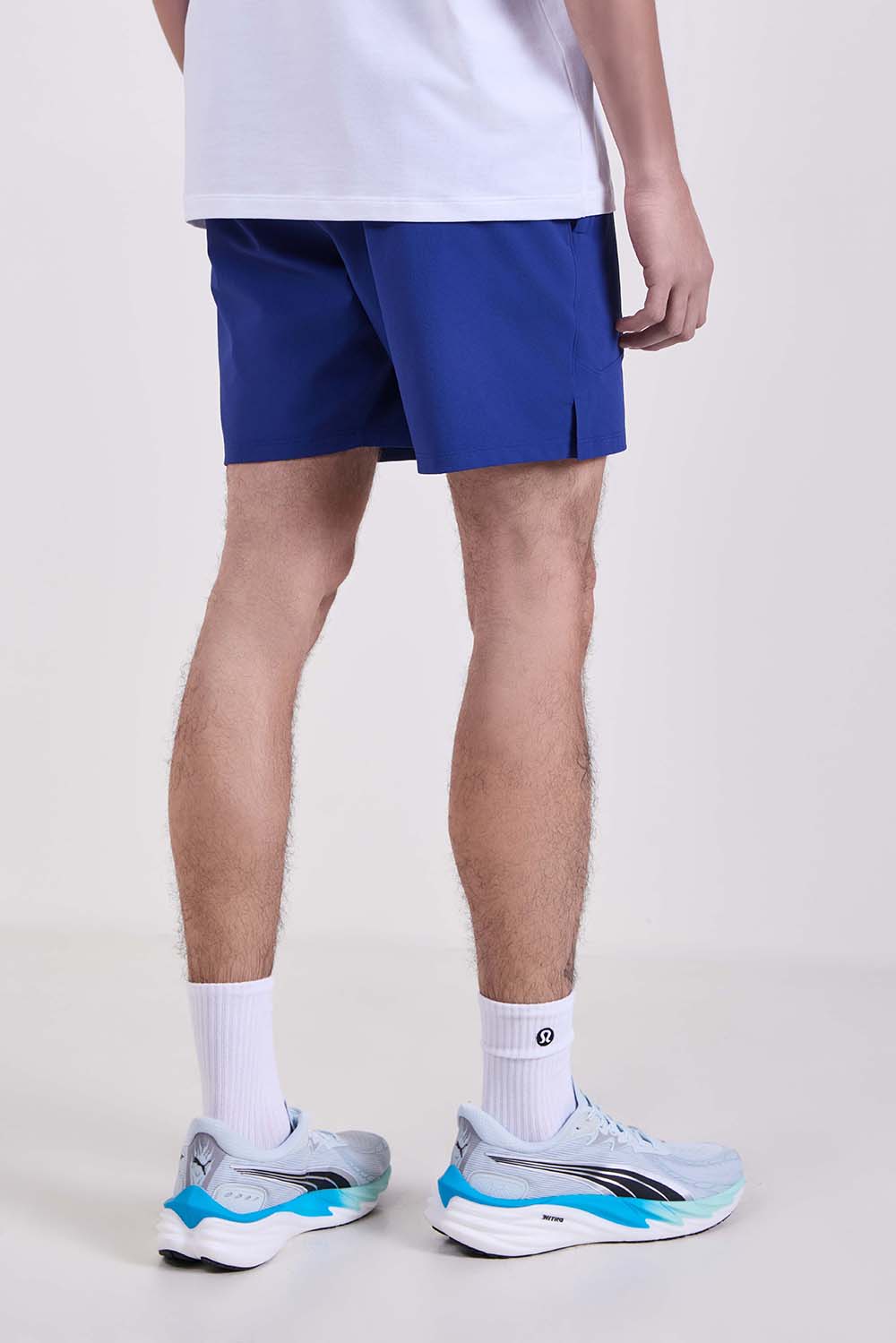 תמונת דוגמן אחורית של License To Train Short 7'' LL