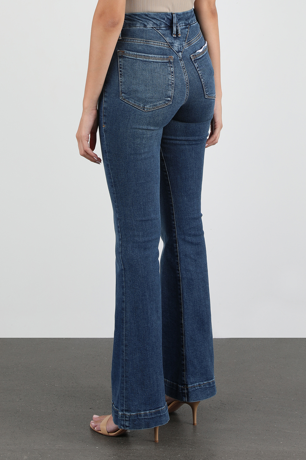 תמונת דוגמן אחורית של מכנסי ג'ינס סקיני מתרחבים גוד פלייר