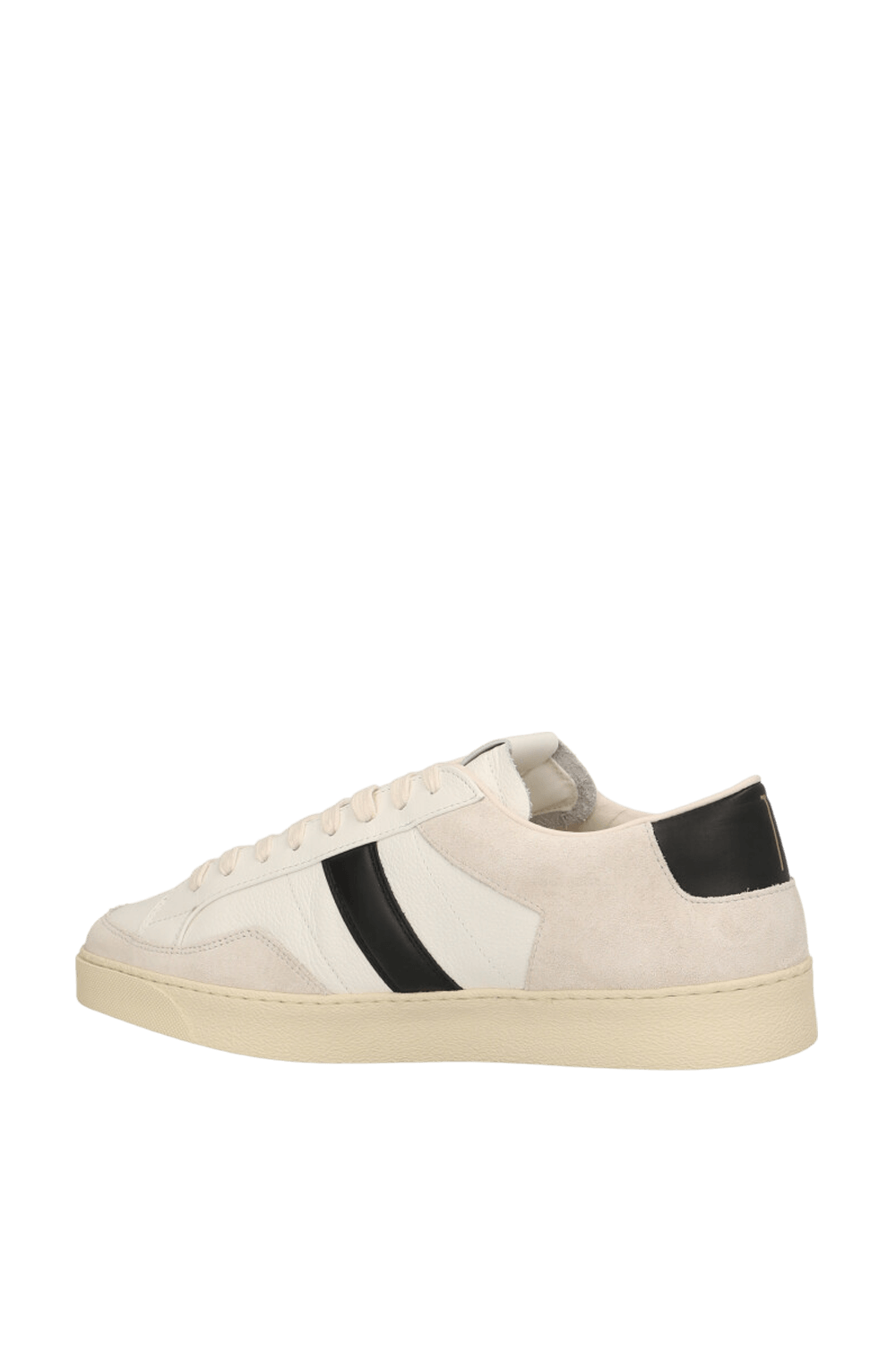 תמונה אחורית של נעלי סניקרס