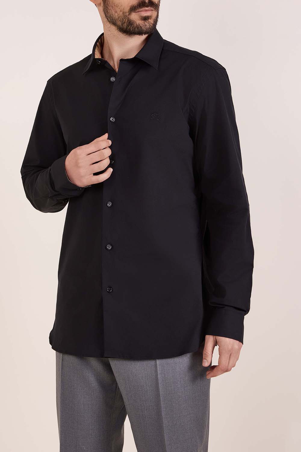 תמונת דוגמן קידמית של חולצה מכופתרת