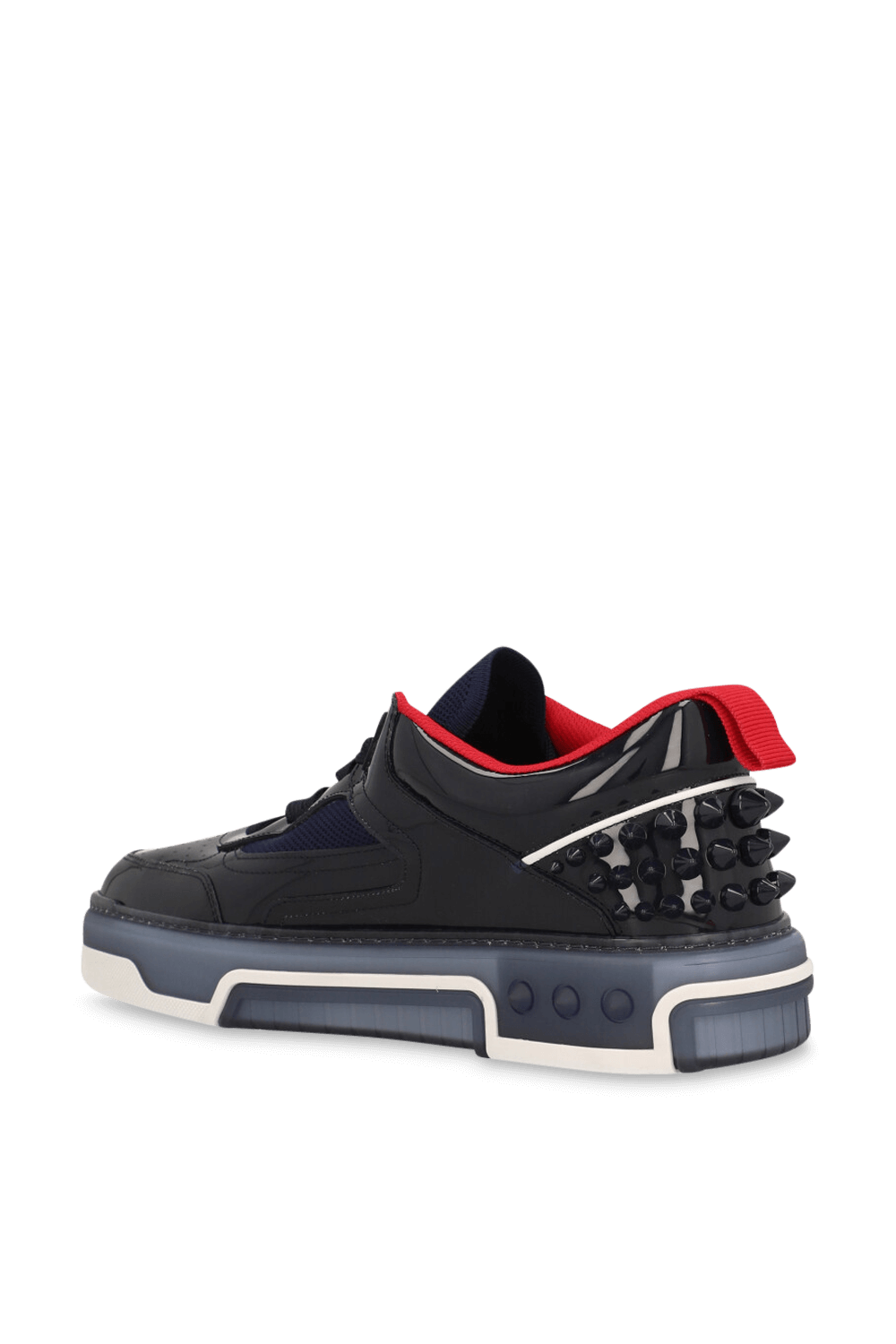 תמונה אחורית של נעלי סניקרס