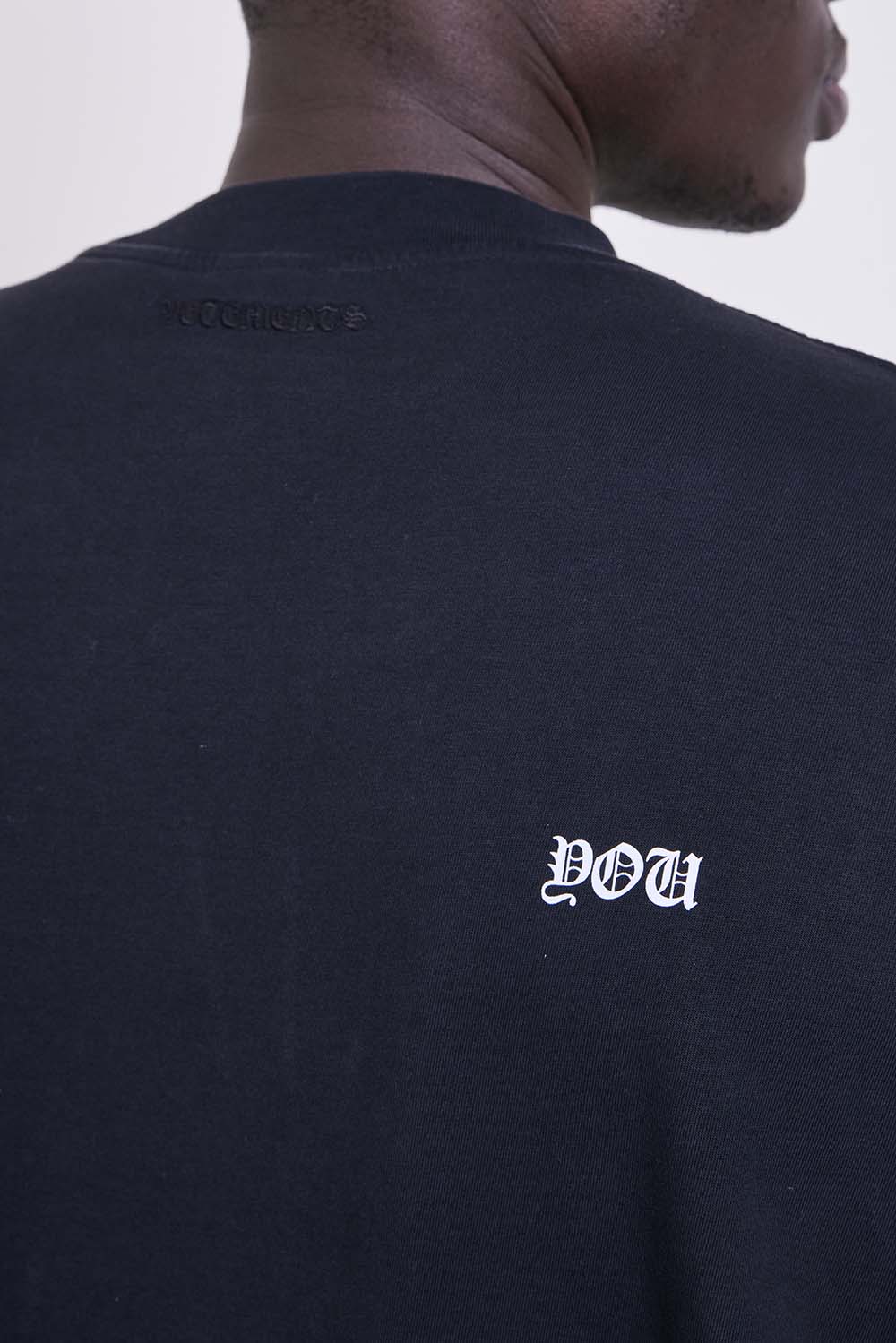 תמונת תקריב דוגמן של חולצת טי