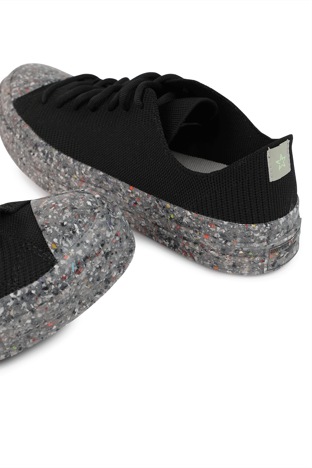 תמונת תקריב של Chuck 70 Knit Low Top Sneakers in Black