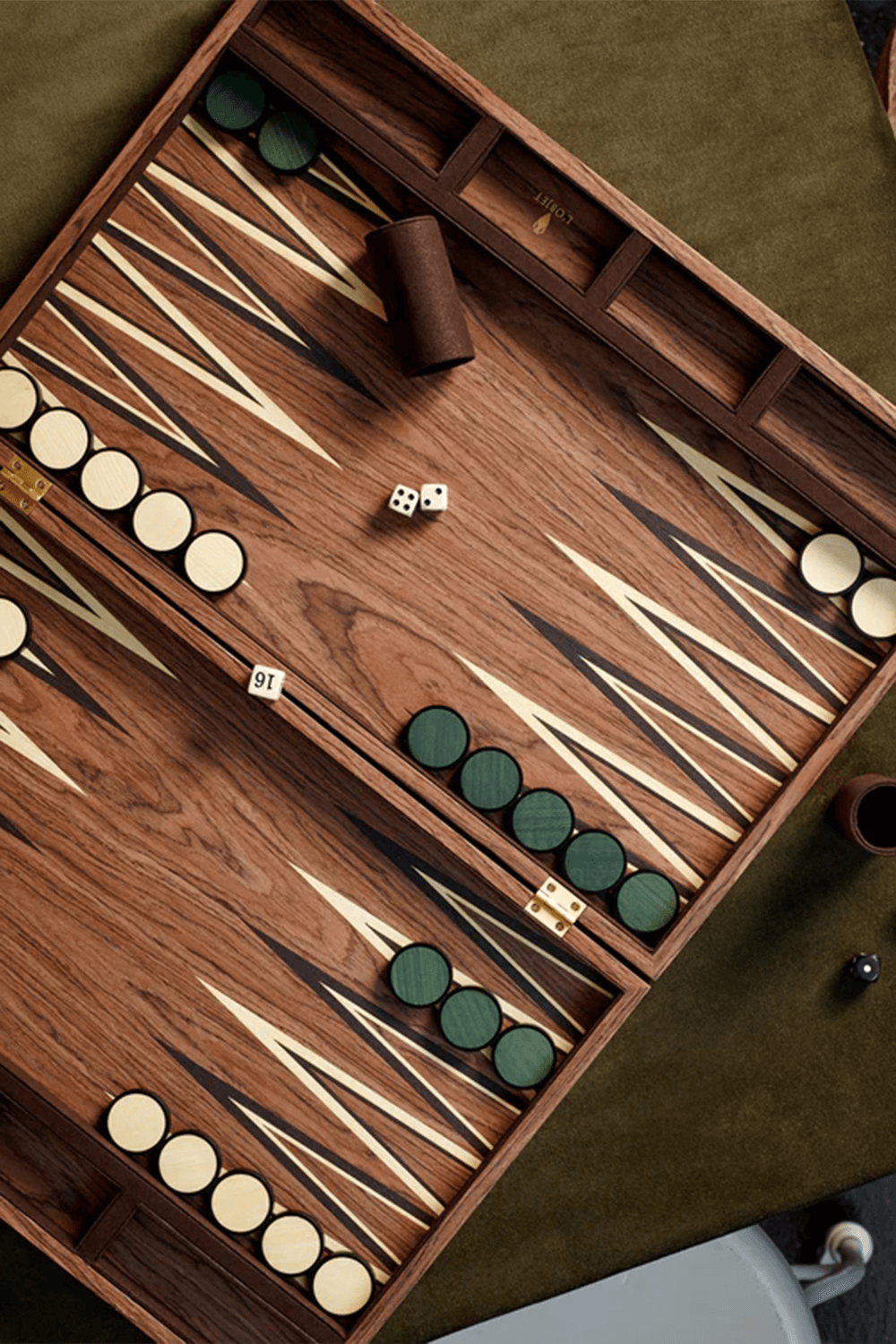 תמונת פנים של משחק שש-בש