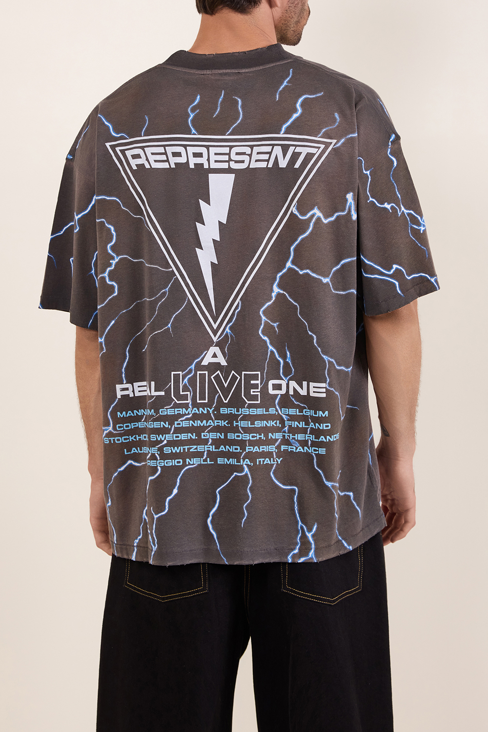 תמונת תקריב דוגמן של חולצת טי במהדורת 50 שנה לאיירון מיידן