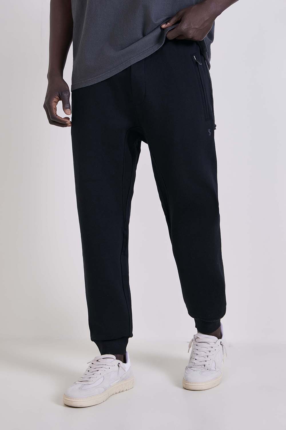 תמונת דוגמן קידמית של מכנסי ג'וג סלים פיט