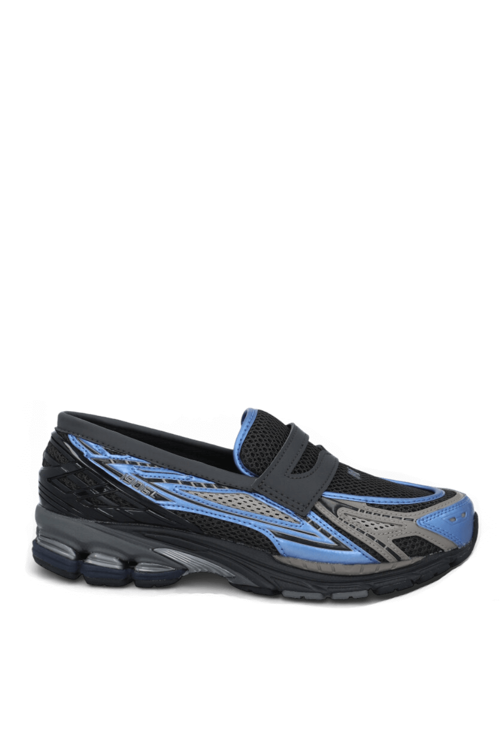 תמונה קידמית של נעלי סניקרס