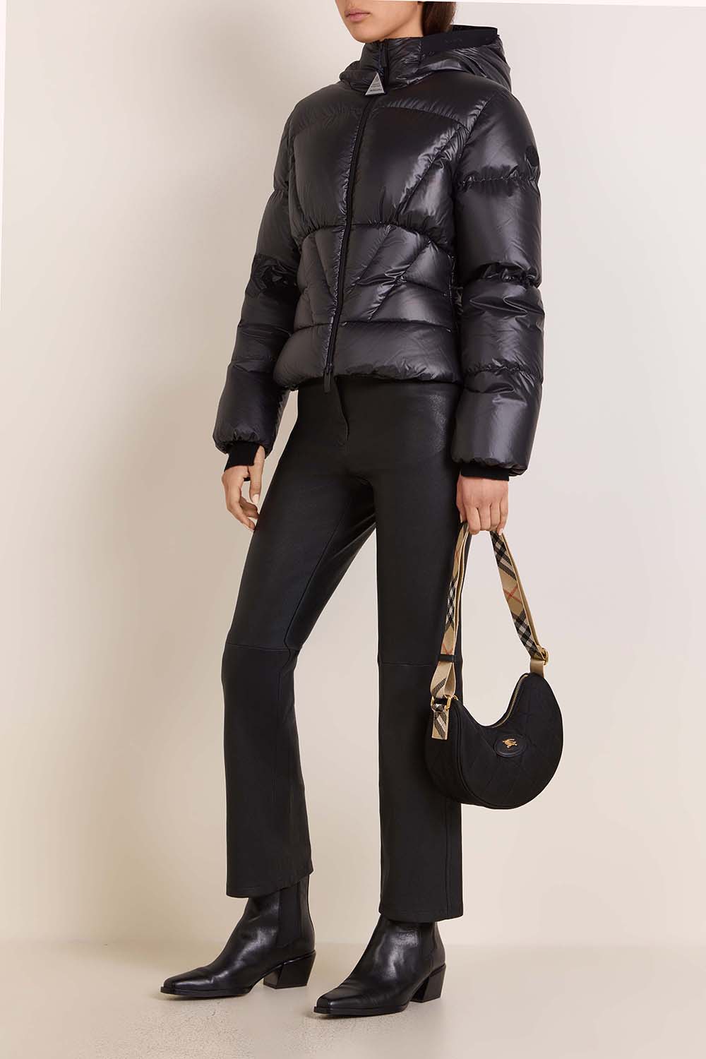 תמונת דוגמן קידמית של תיק כתף