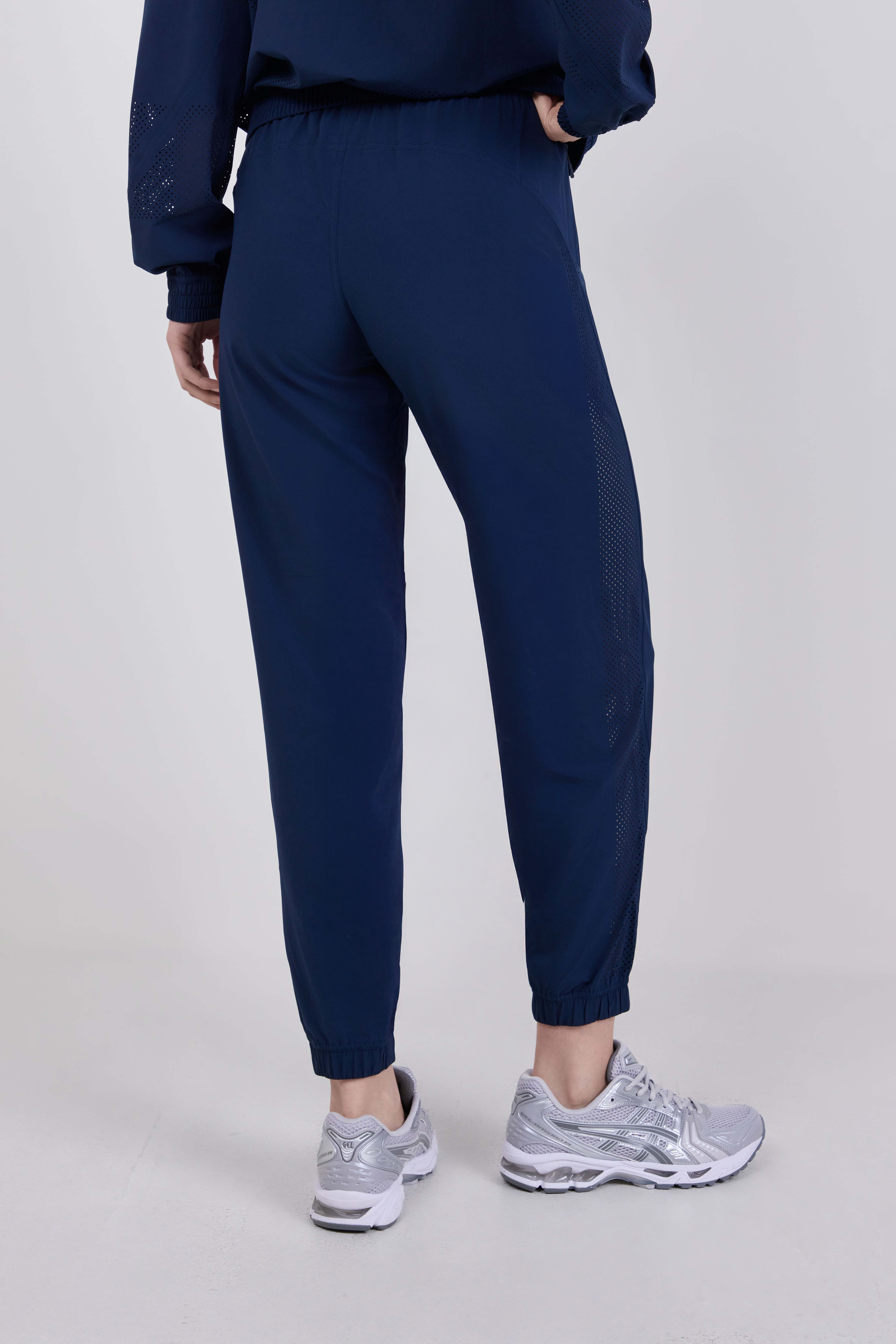 תמונת דוגמן אחורית של Adapted State Perforated High-Rise Jogger