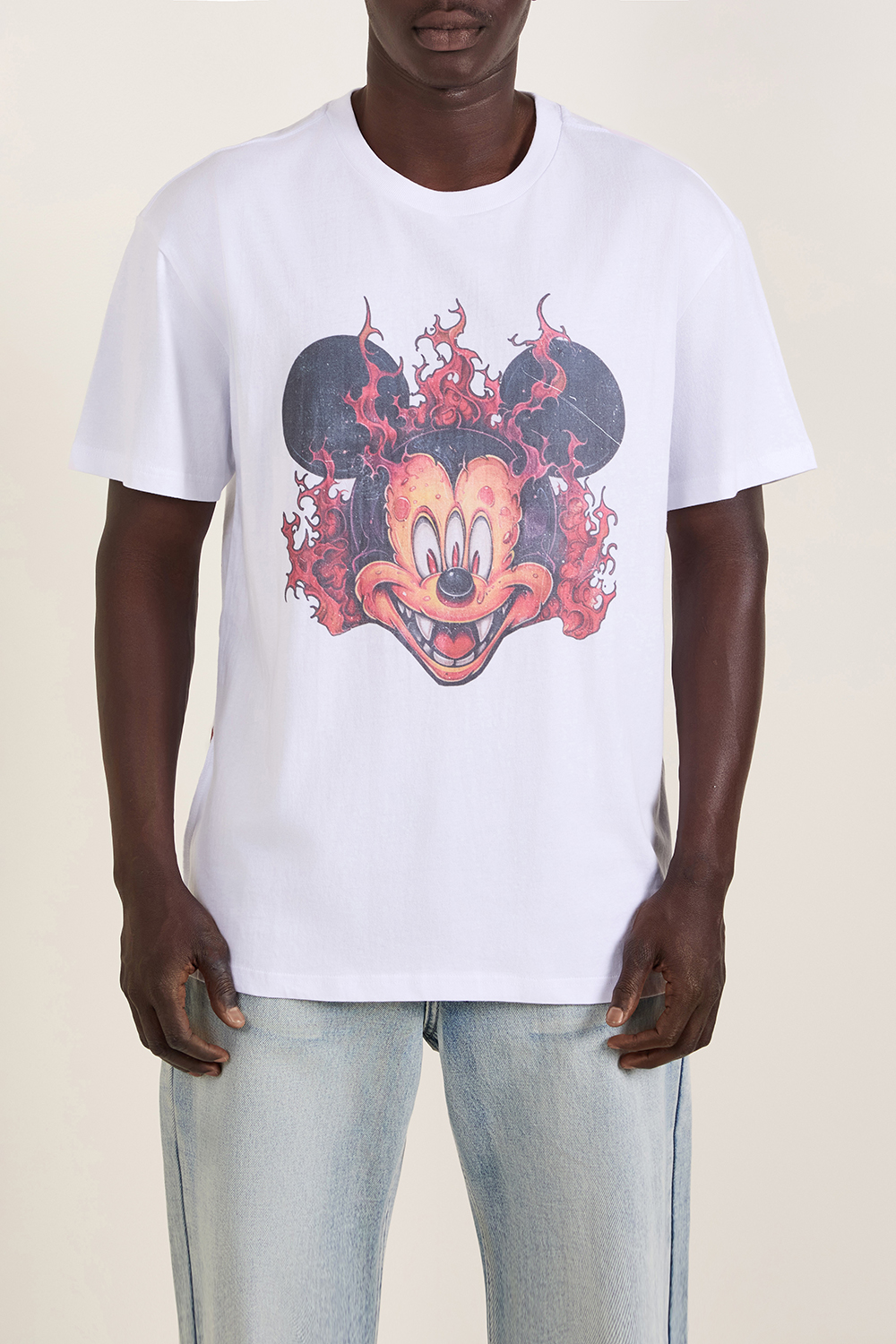 תמונת דוגמן קידמית של חולצת טי