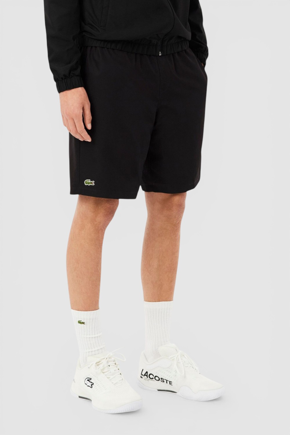 תמונת דוגמן קידמית של מכנסי ג'וגר קצרים