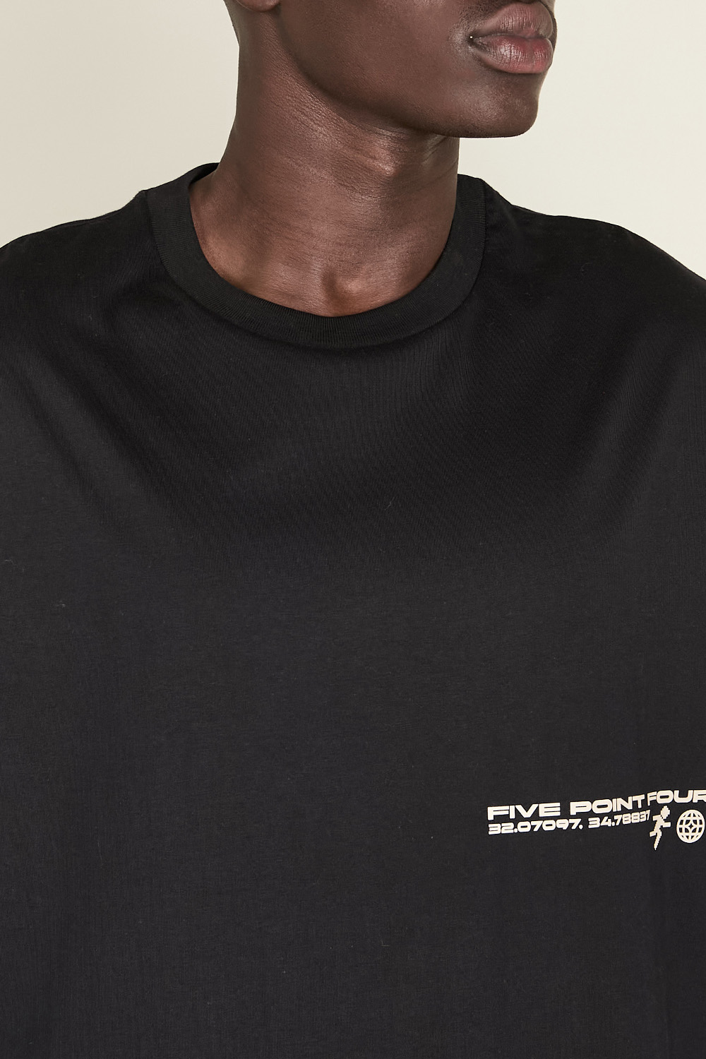 תמונת דוגמן אחורית של חולצת טי