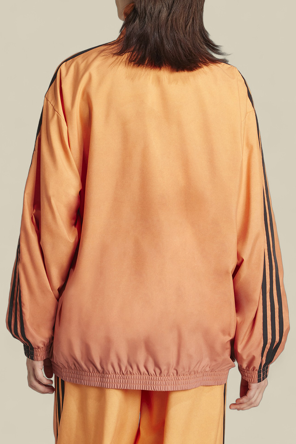 תמונת דוגמן אחורית של ז'קט אוברסייז