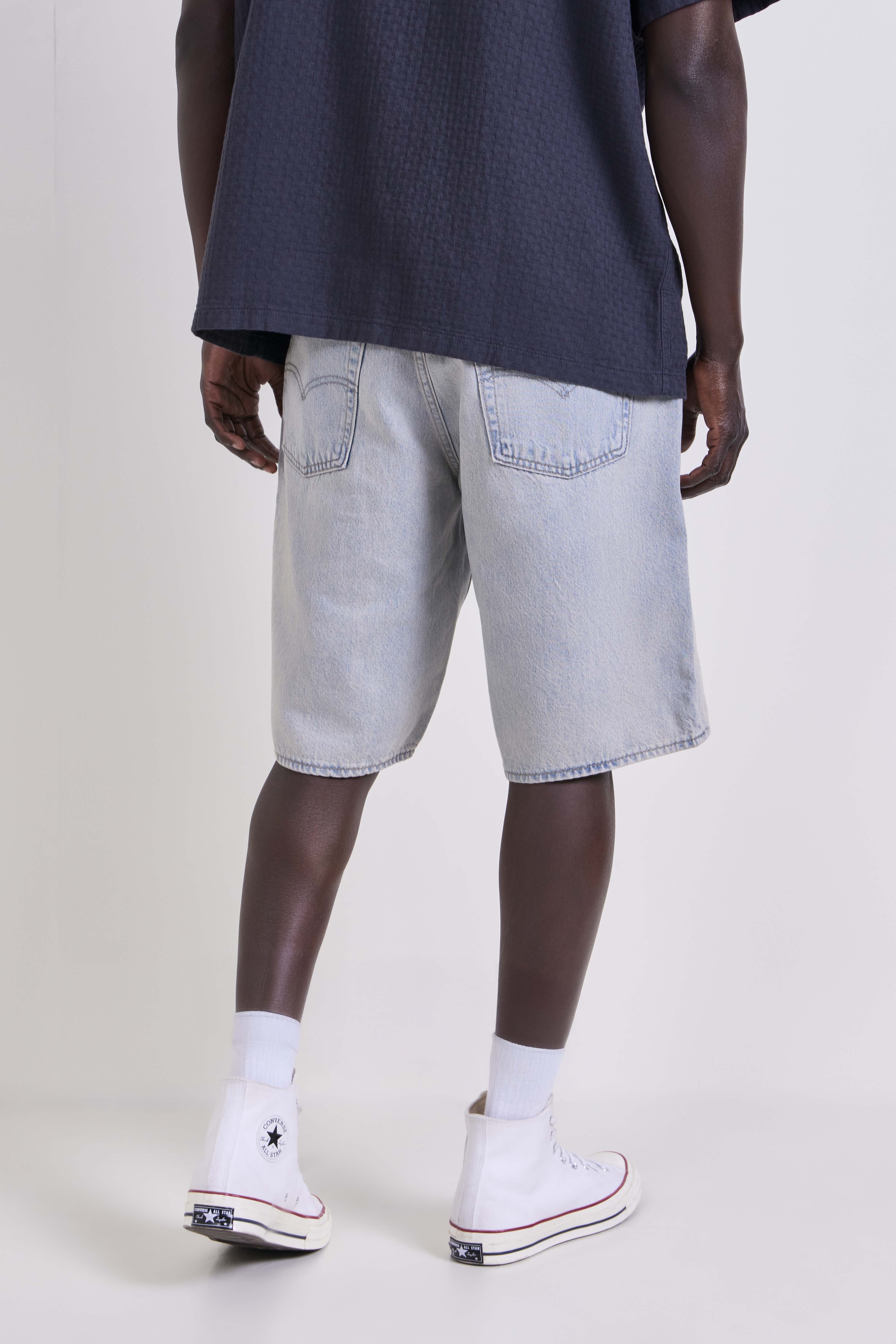 תמונת דוגמן אחורית של מכנסי ג'ינס קצרים 478