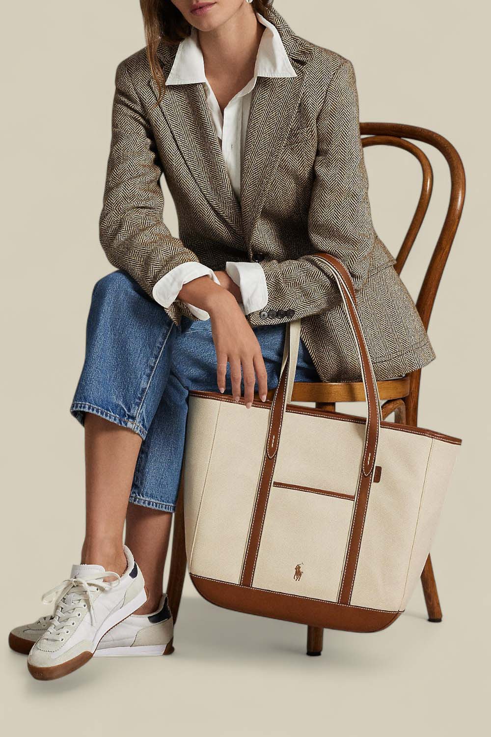 תמונת דוגמן קידמית של תיק נשיאה טוט בגודל מדיום