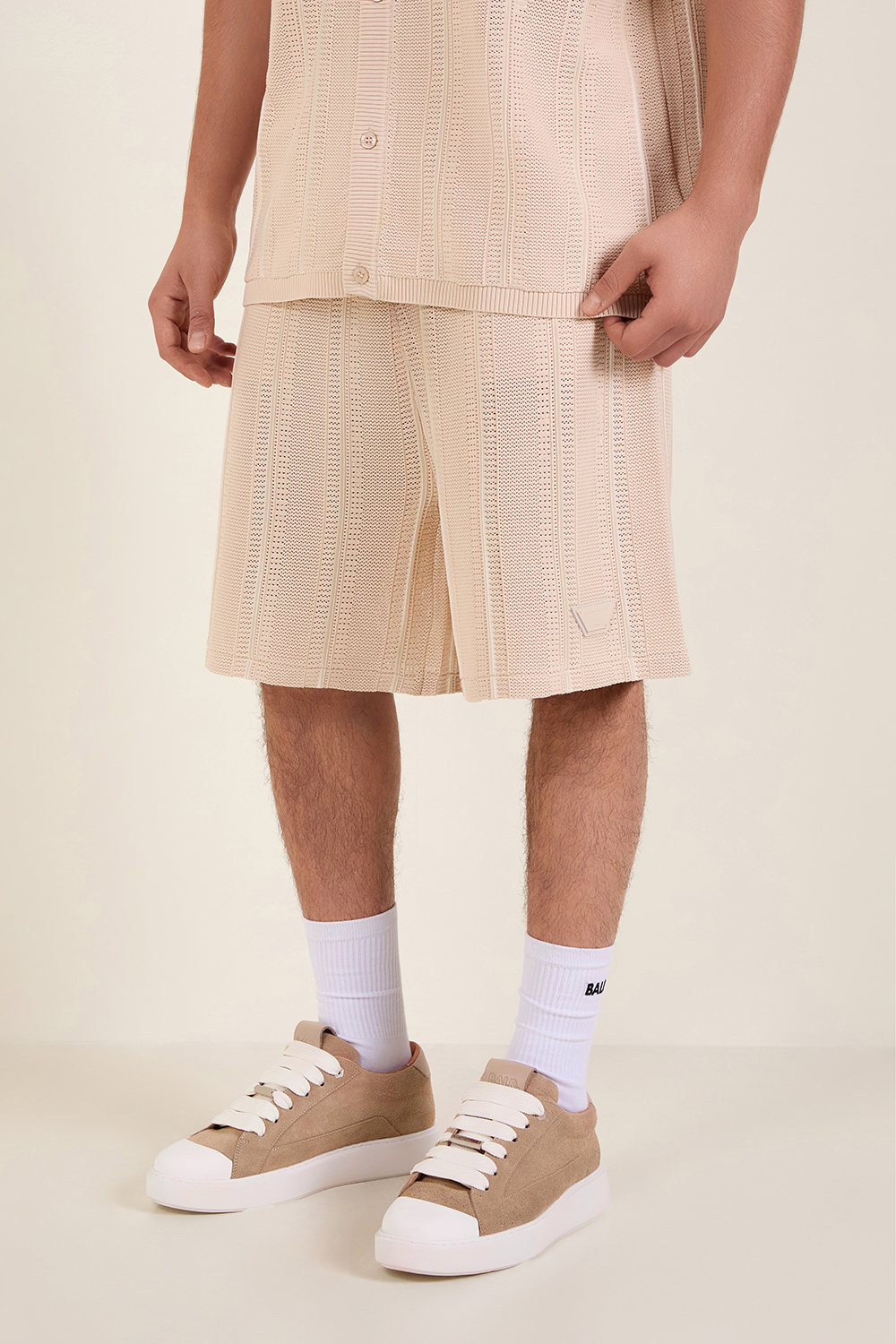 תמונת דוגמן קידמית של מכנסיים קצרים
