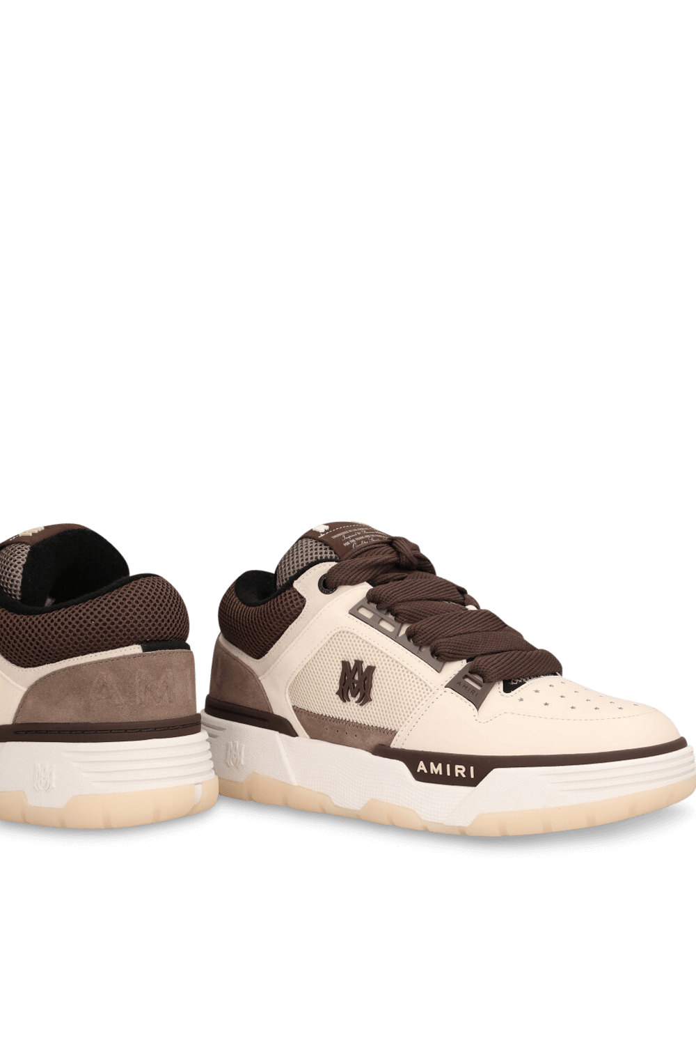 תמונת תקריב של סניקרס