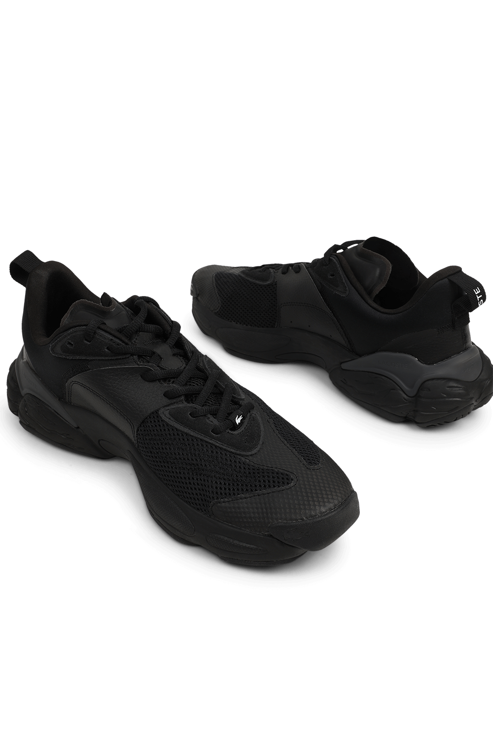 תמונת תקריב של נעלי ריצה אייסשוט