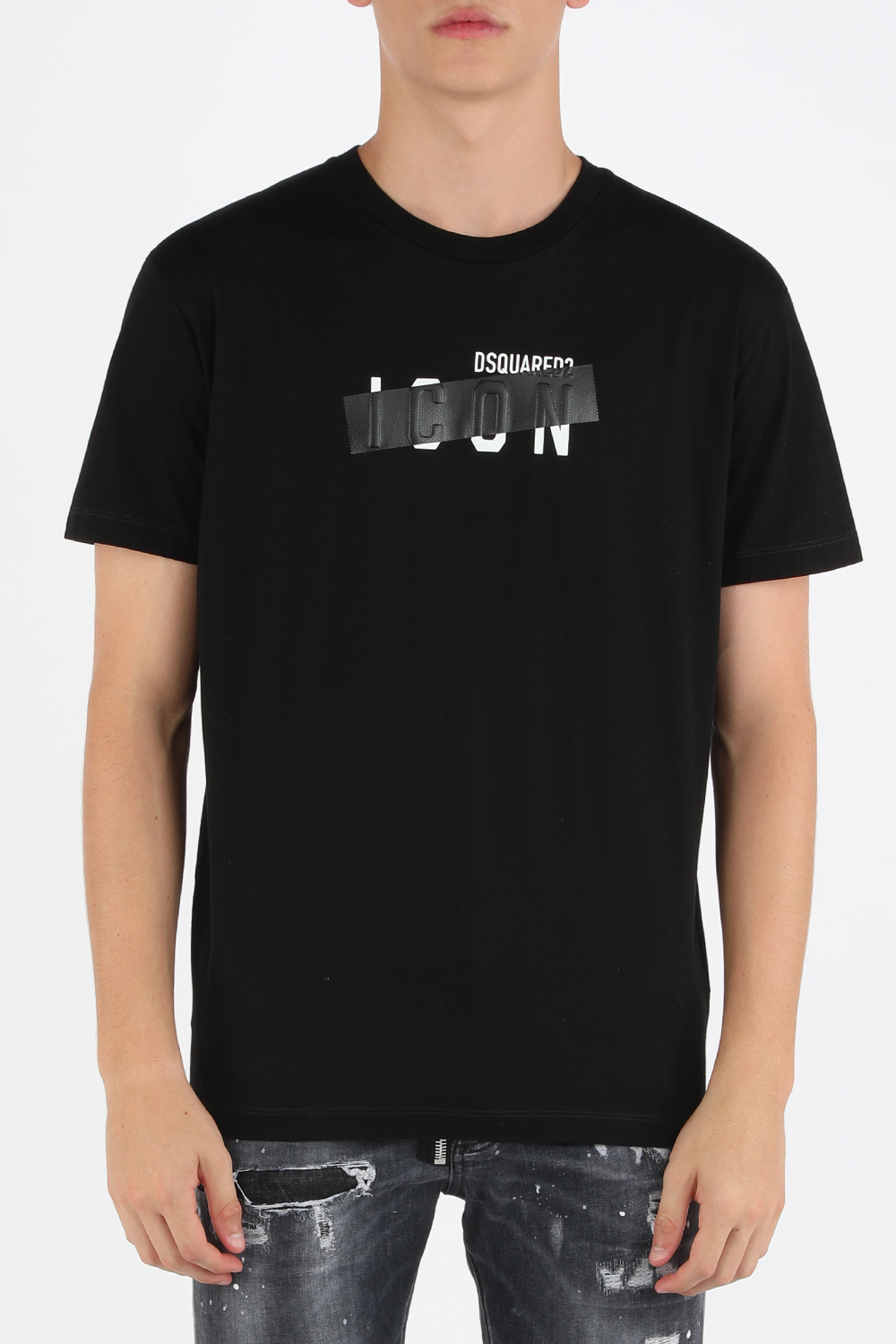 תמונת דוגמן קידמית של Chest Icon T-Shirt in Black