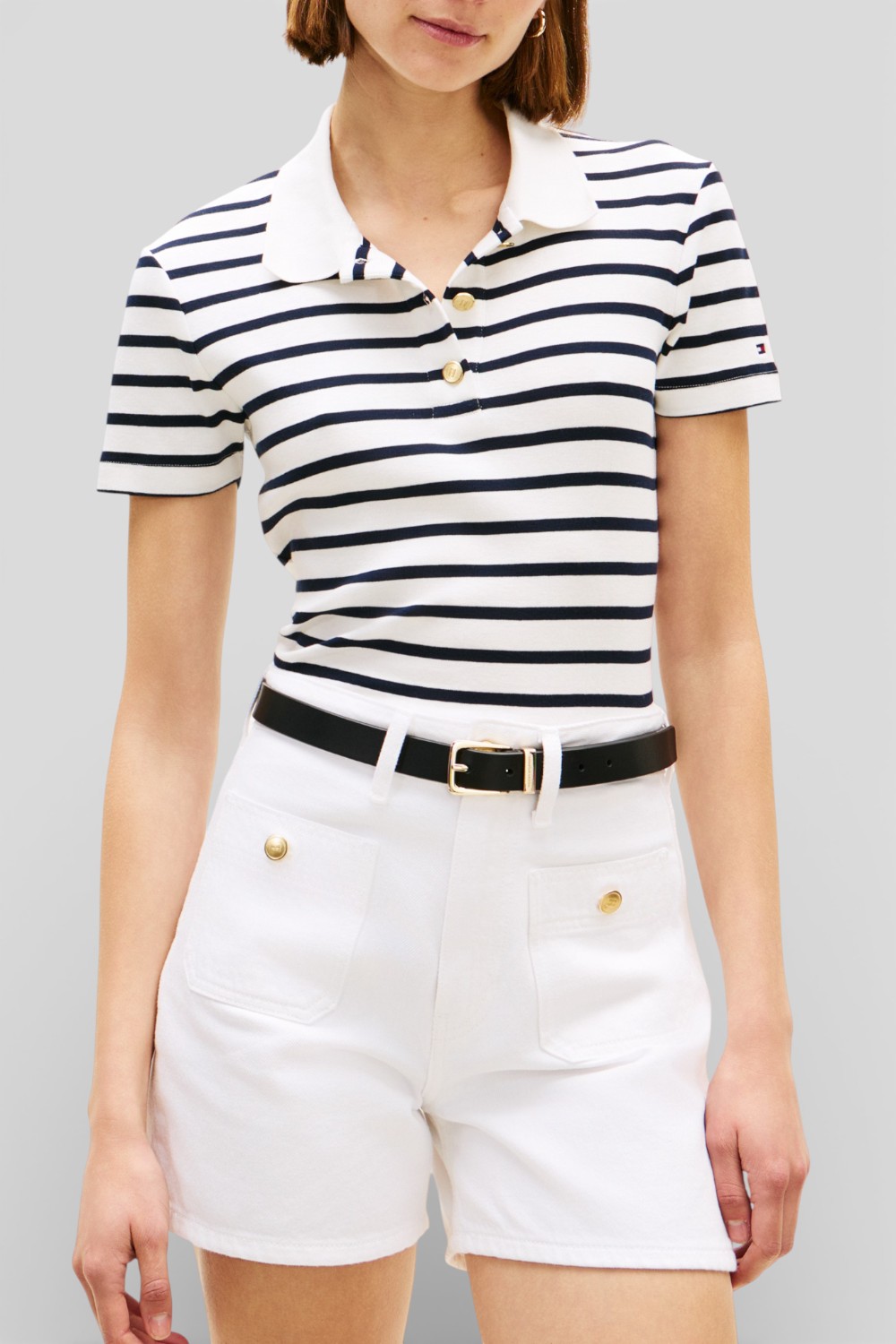 תמונת דוגמן קידמית של חולצת פולו פסים