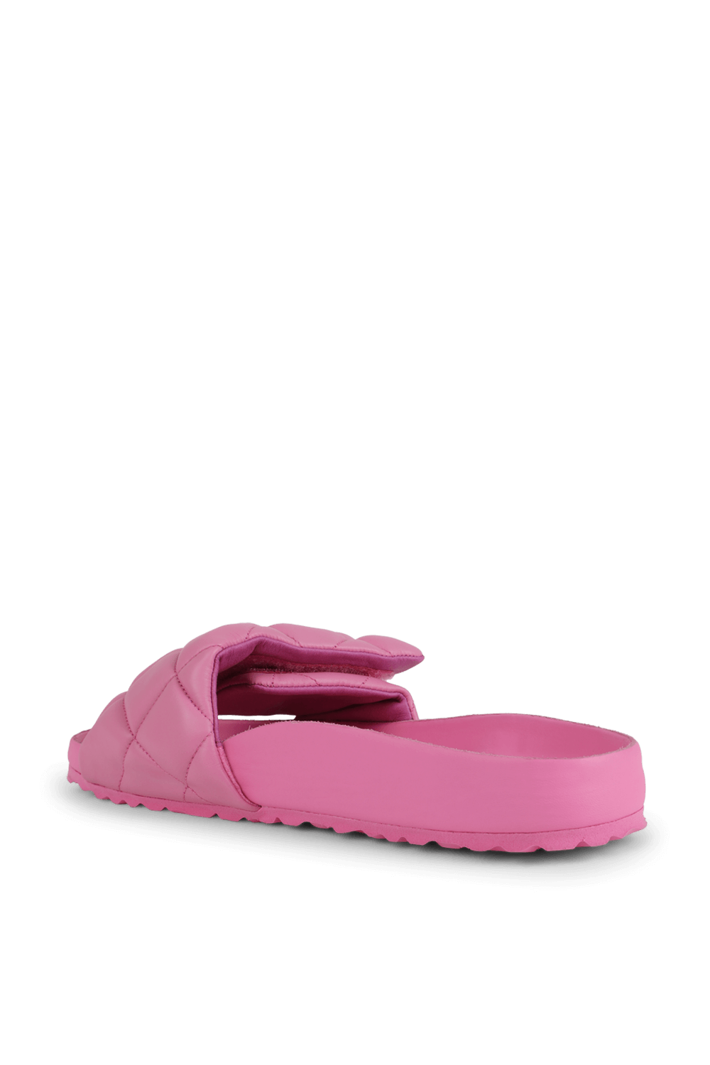 תמונה אחורית של סנדלי סליידס עם תיפורי קווילט