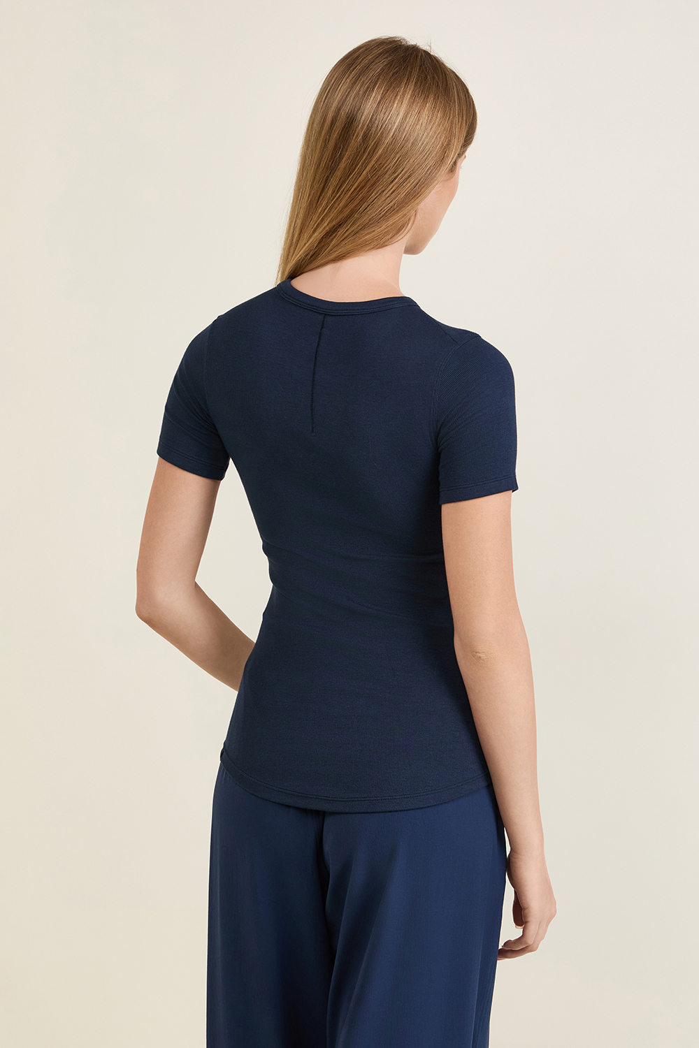 תמונת דוגמן אחורית של Hold Tight Short-Sleeve Shirt