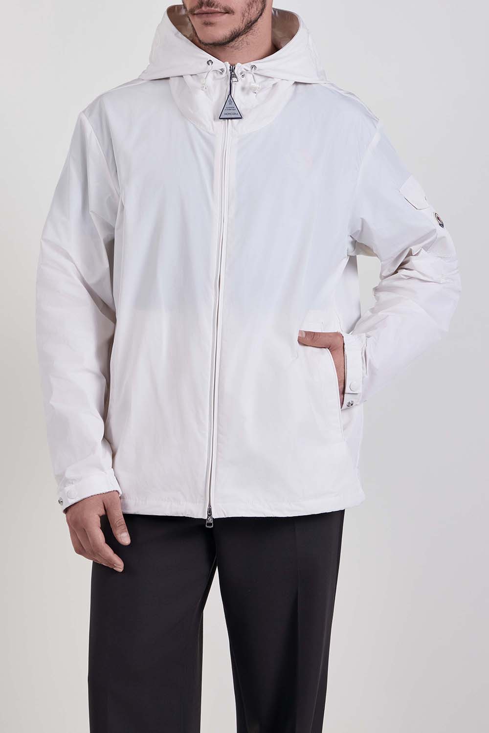 תמונת דוגמן קידמית של מעיל רוח