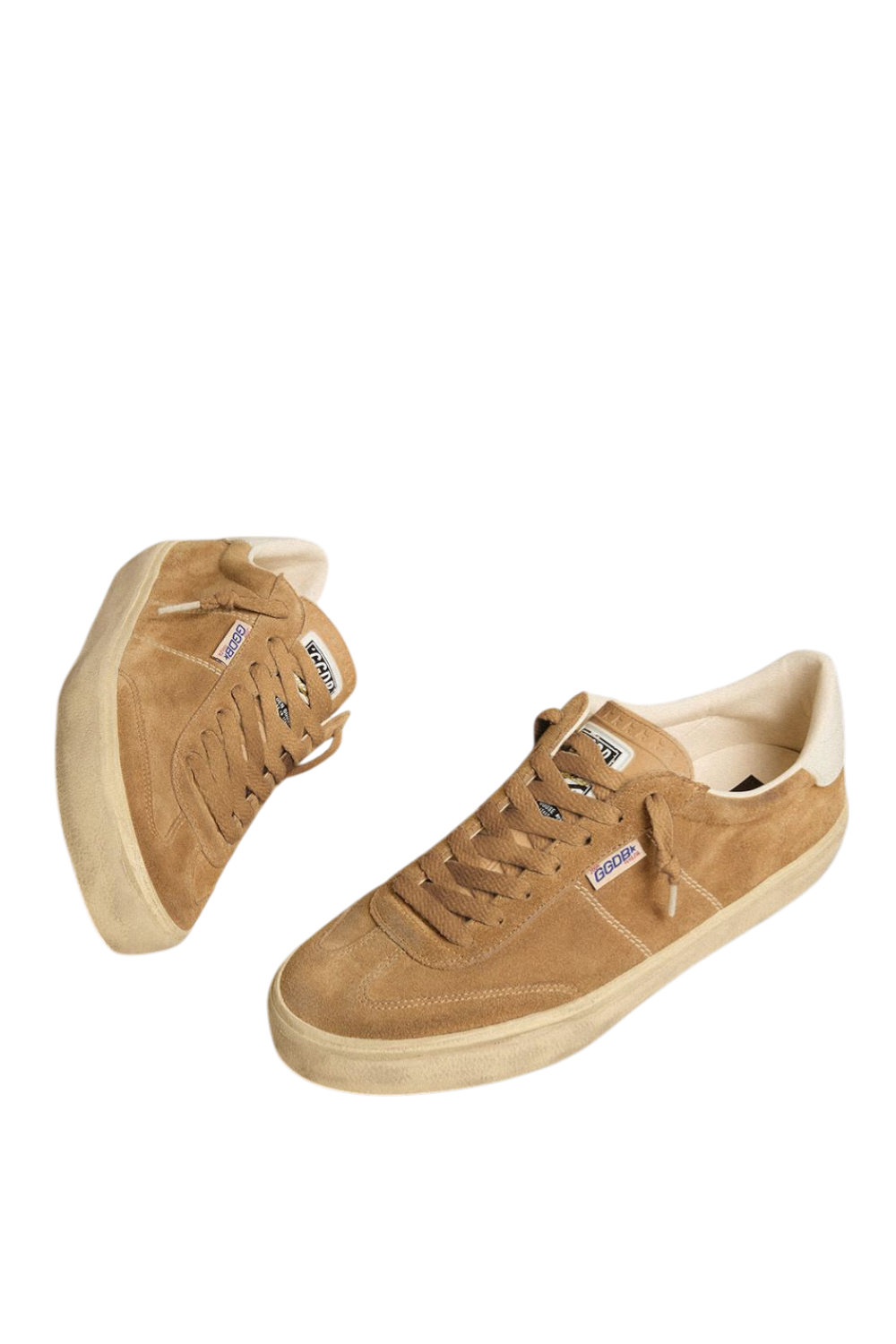 תמונת פנים של נעלי סניקרס