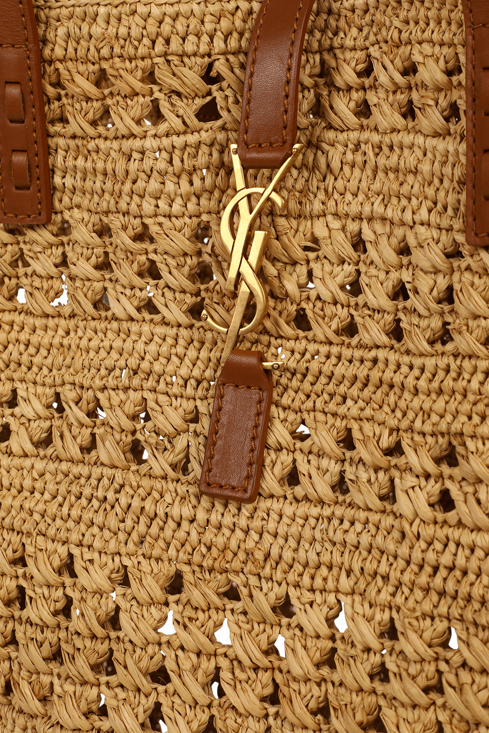 תמונת תקריב של תיק נשיאה מקש עם רצועות עור חומות