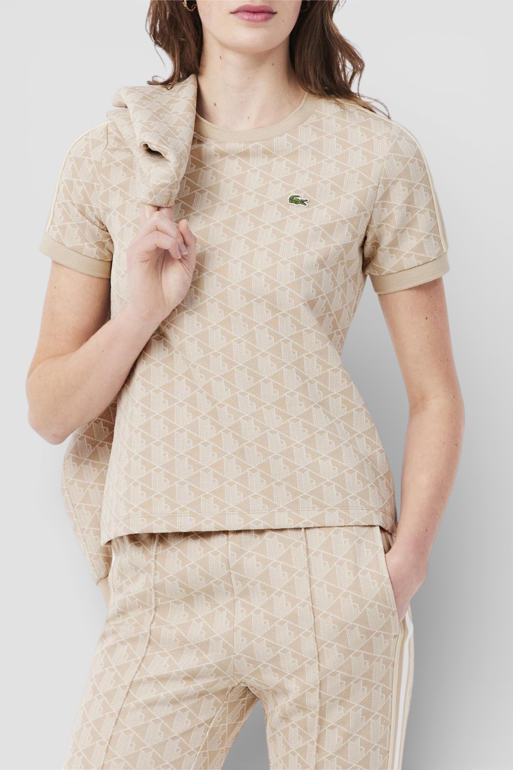 תמונת דוגמן קידמית של חולצת טי