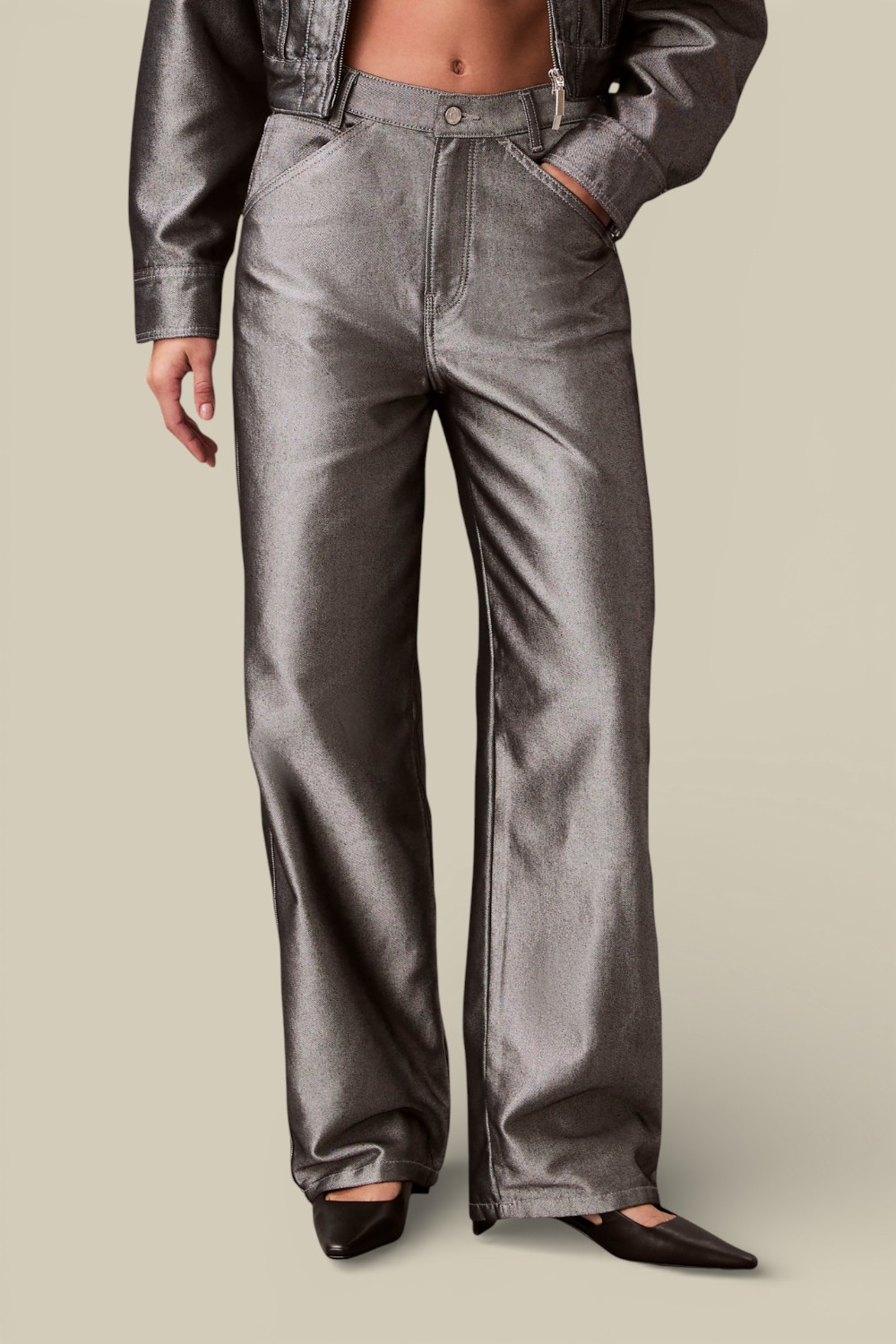 תמונת דוגמן קידמית של מכנסי ג'ינס בגזרה ישרה