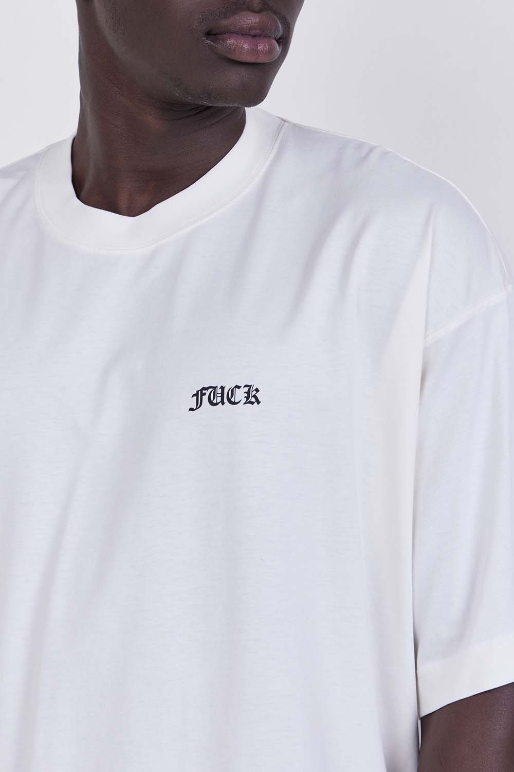 תמונת תקריב דוגמן של חולצת טי