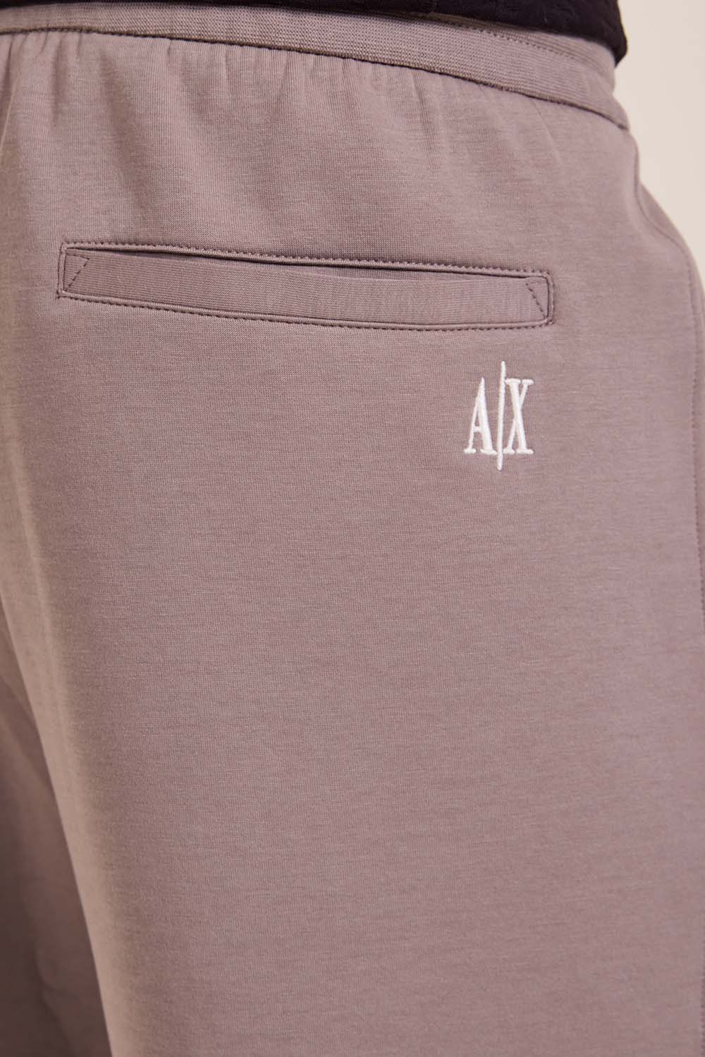 תמונת תקריב דוגמן של מכנסי פוטר