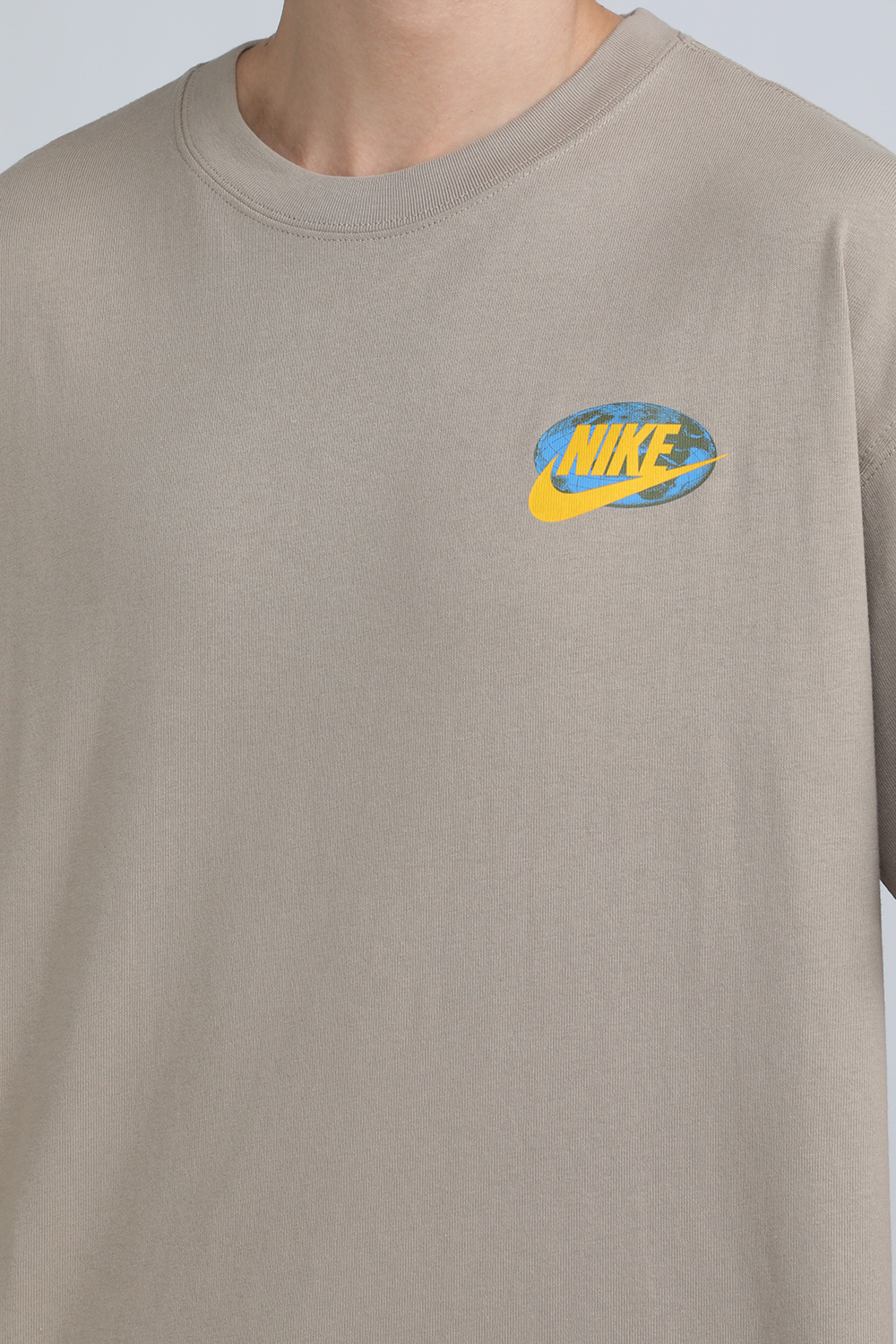 תמונת תקריב דוגמן של חולצת טי