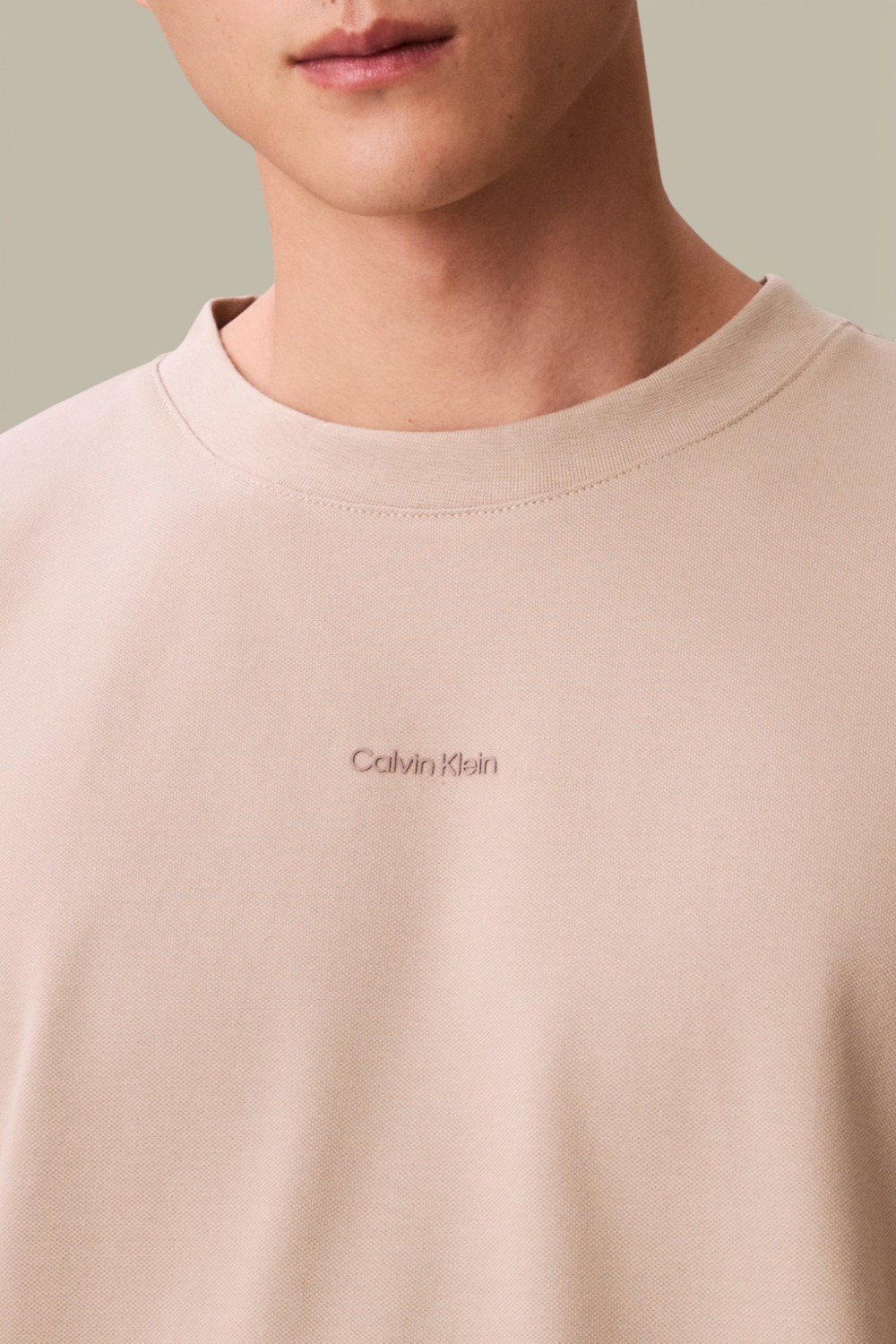 תמונת תקריב דוגמן של חולצת טי