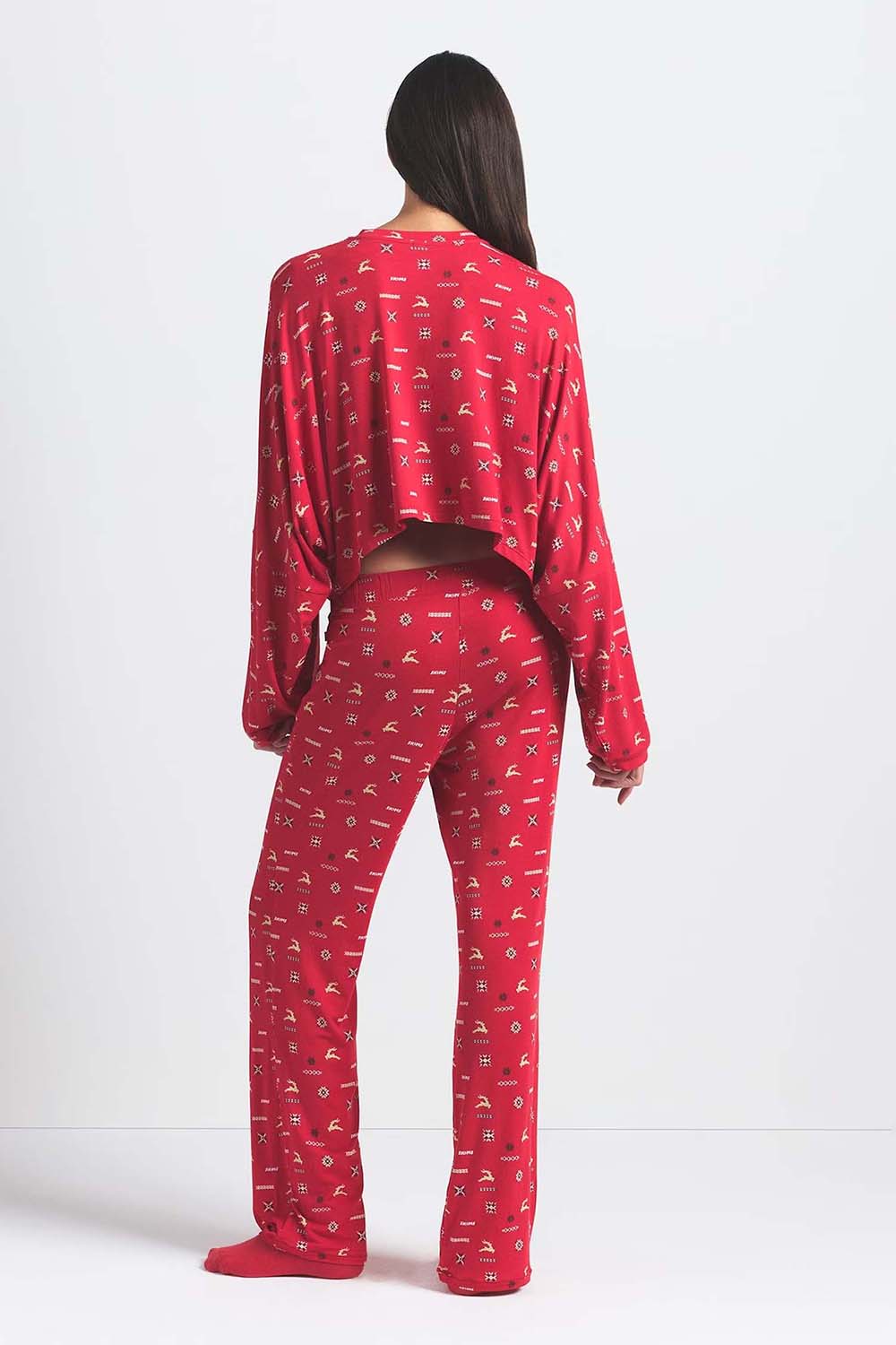 תמונת דוגמן אחורית של CROPPED HENLEY AND PANT SLEEP SET