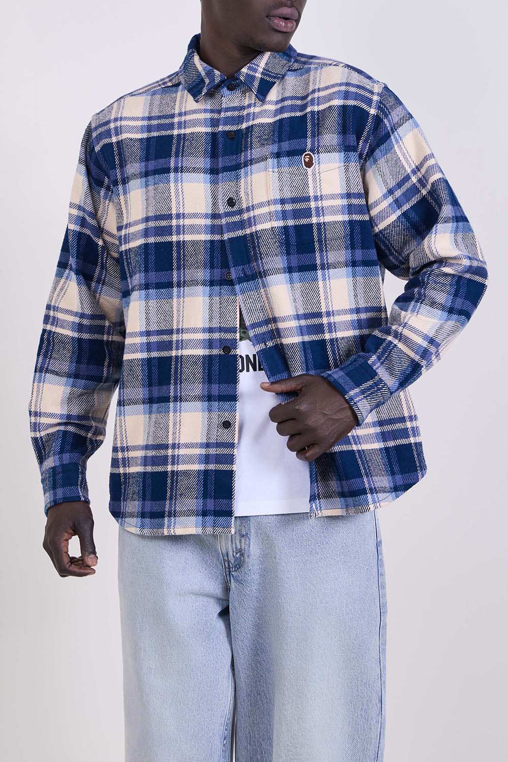 תמונת דוגמן קידמית של חולצת כפתורים משבצות