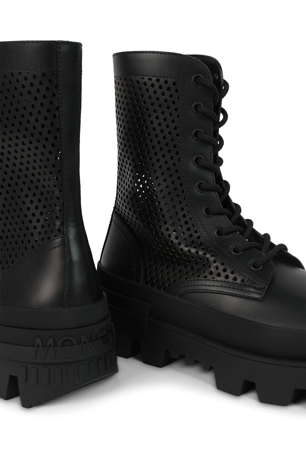 תמונת תקריב של מגפי קארין מעור