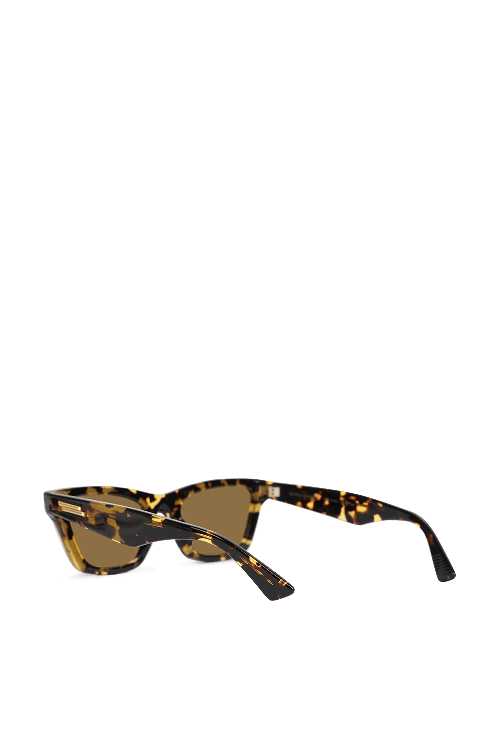 תמונה אחורית של משקפי שמש עם מסגרת מרובעת בצבעי חום