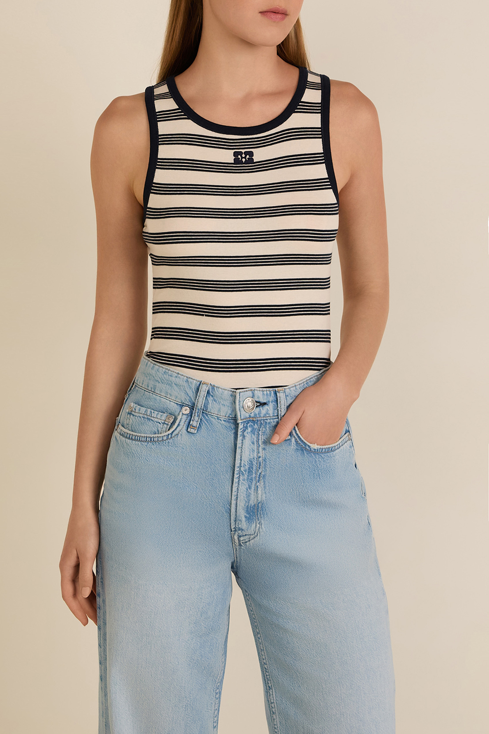 תמונת דוגמן קידמית של גופיית ריב