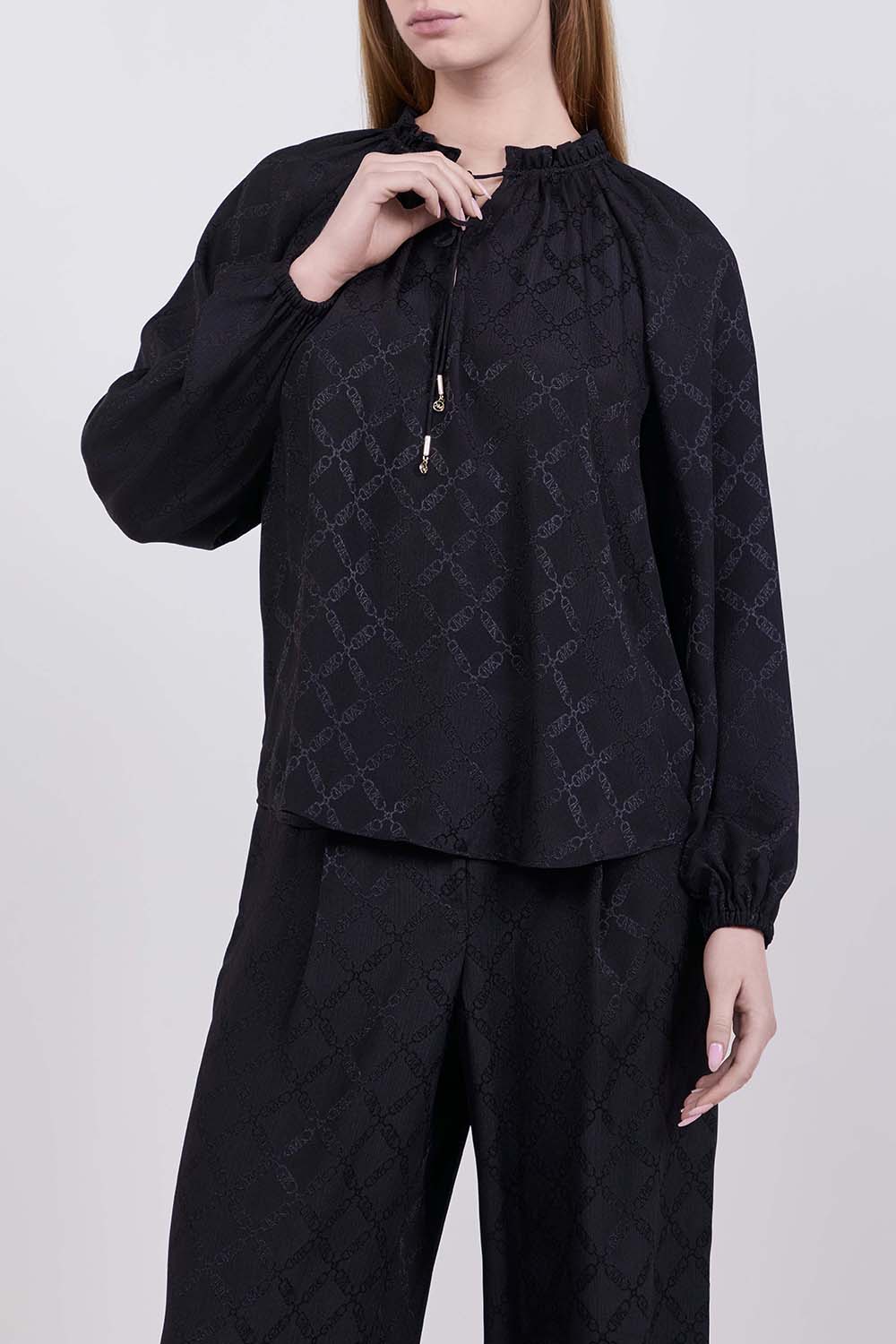 תמונת דוגמן קידמית של חולצת צווארון מלמלה