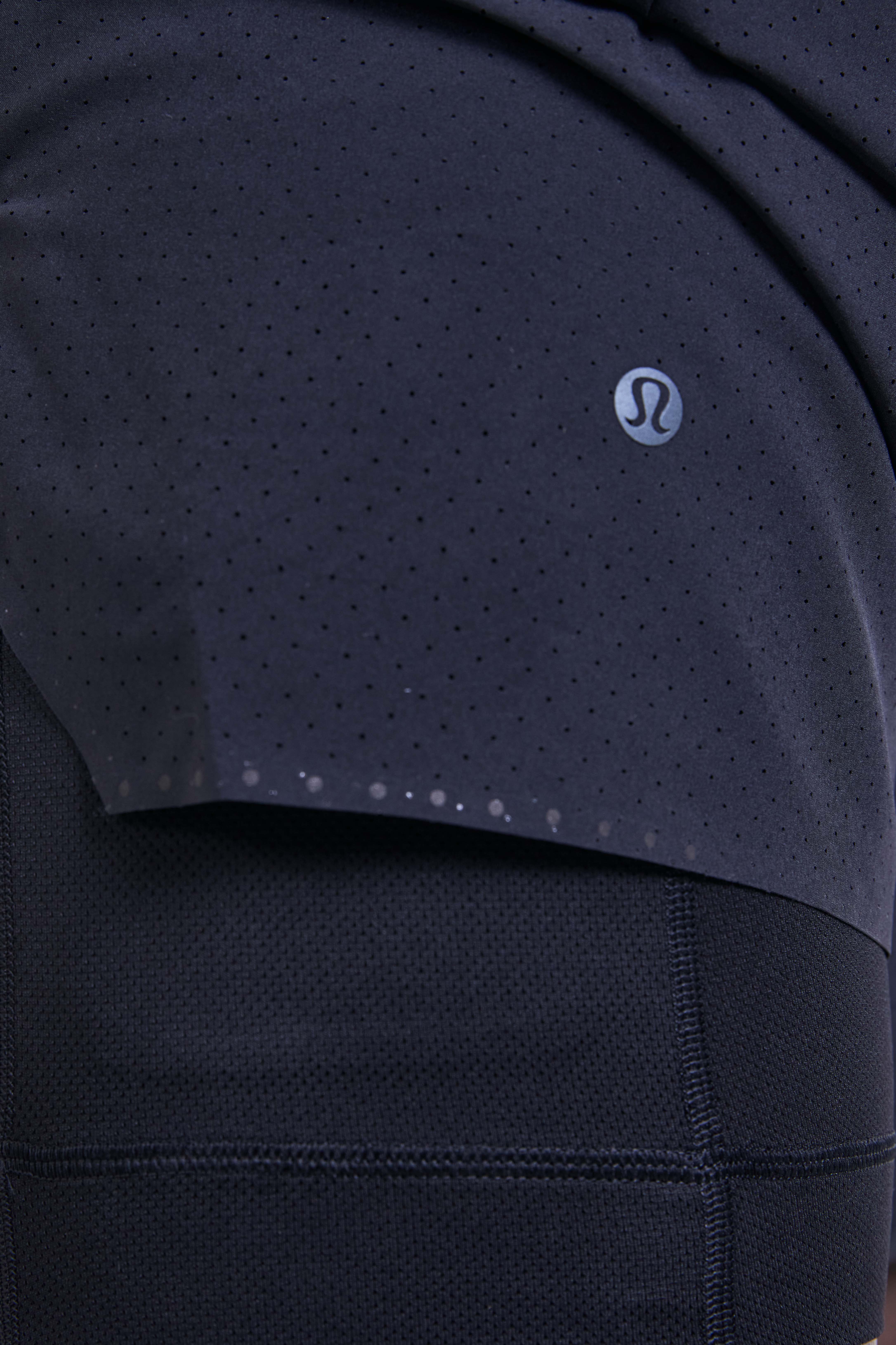 תמונת תקריב דוגמן של Fast And Free Running Short Lined 5