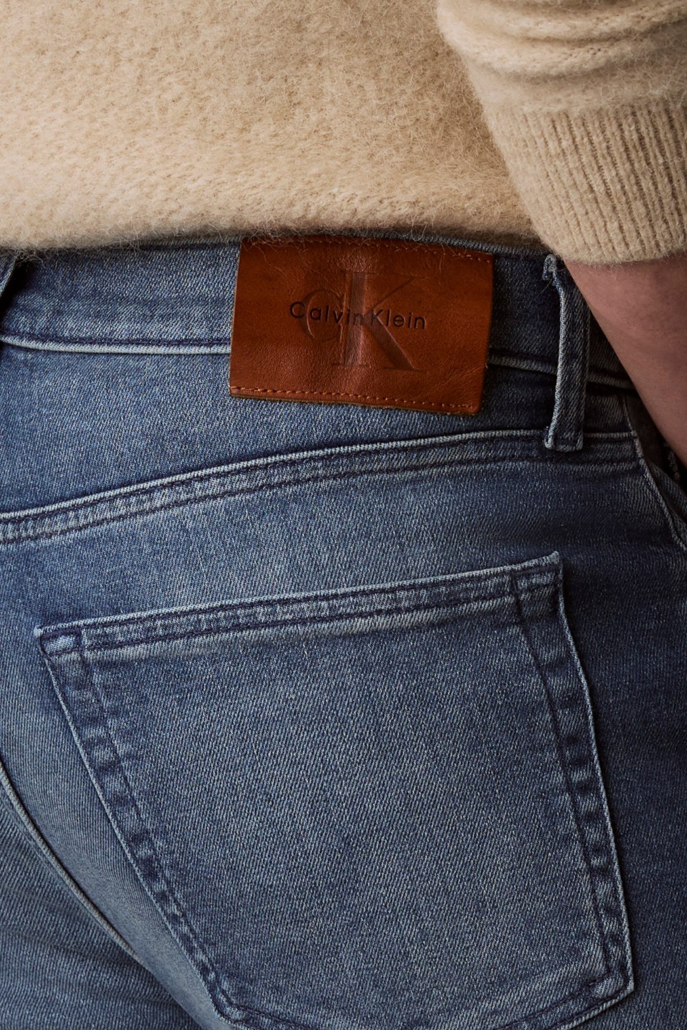 מכנסי ג&rsquo;ינס בגזרה ישרה