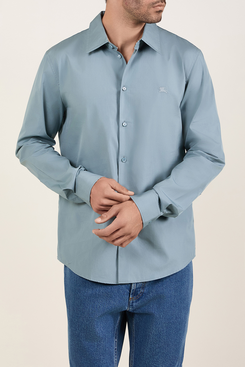 תמונת דוגמן קידמית של חולצת כפתורים סלים פיט