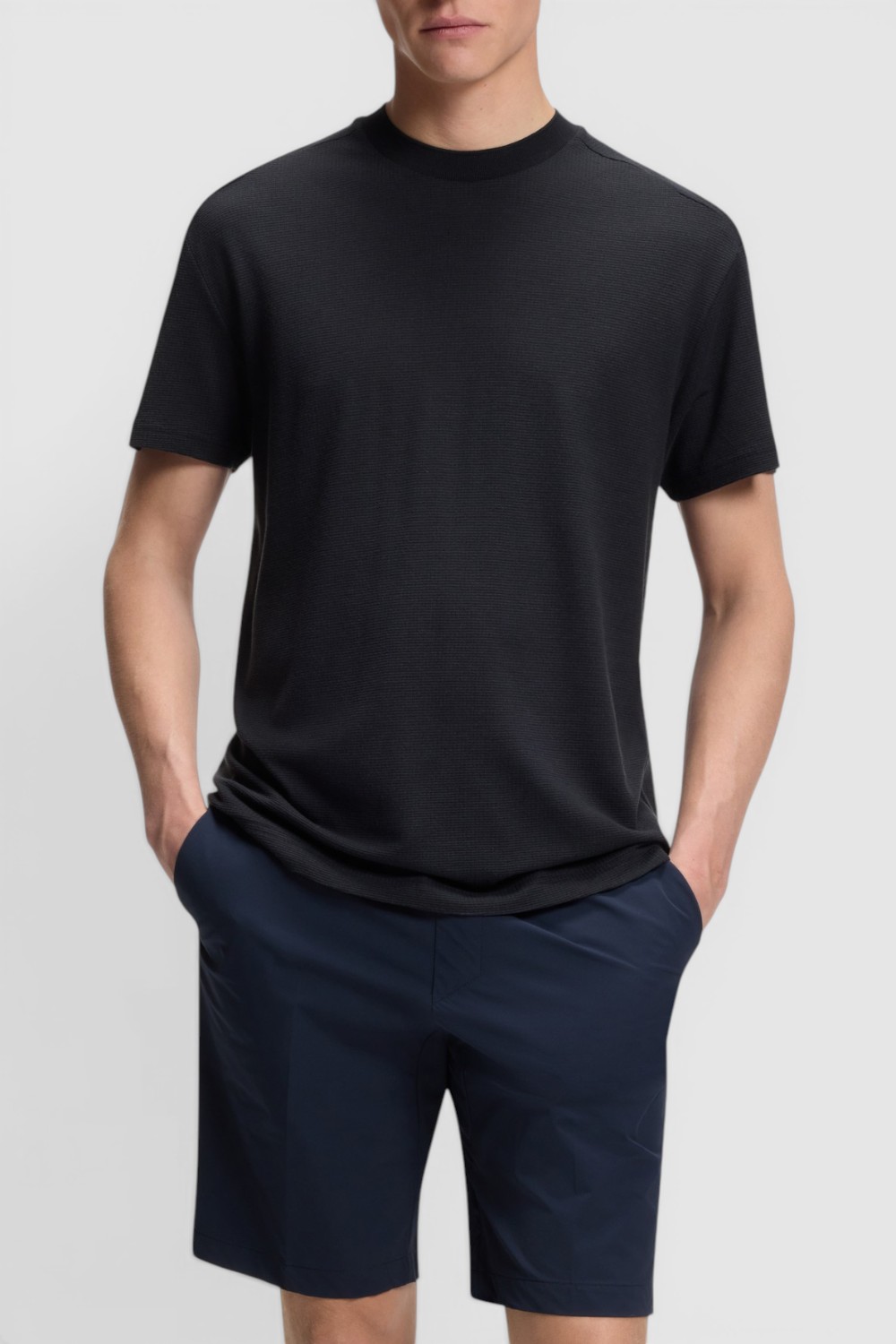 תמונת דוגמן קידמית של חולצת טי בגזרה משוחררת