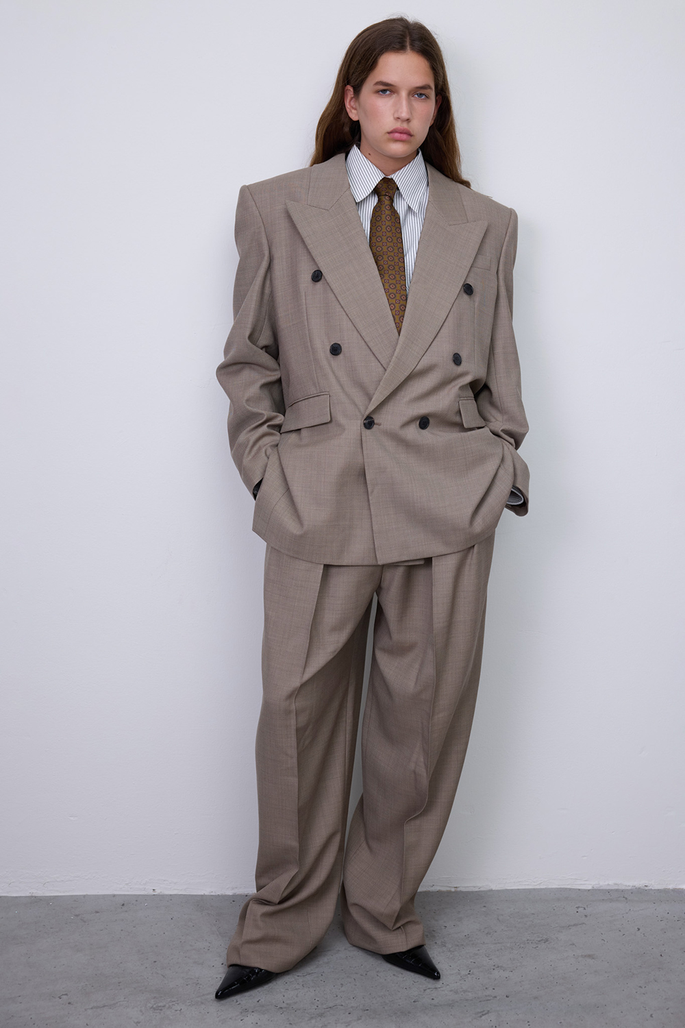 תמונת דוגמן קידמית של עניבה